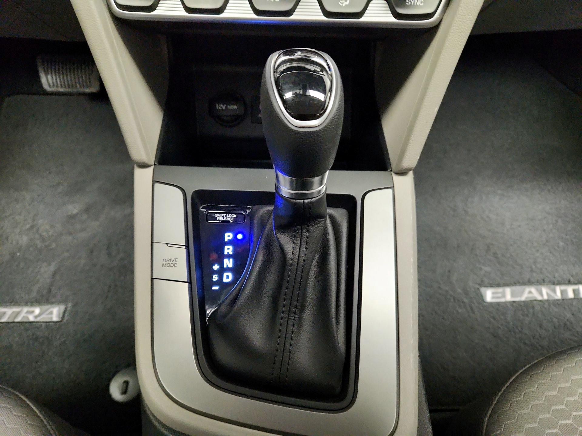 Thumbnail: 2020 Hyundai Elantra - 17