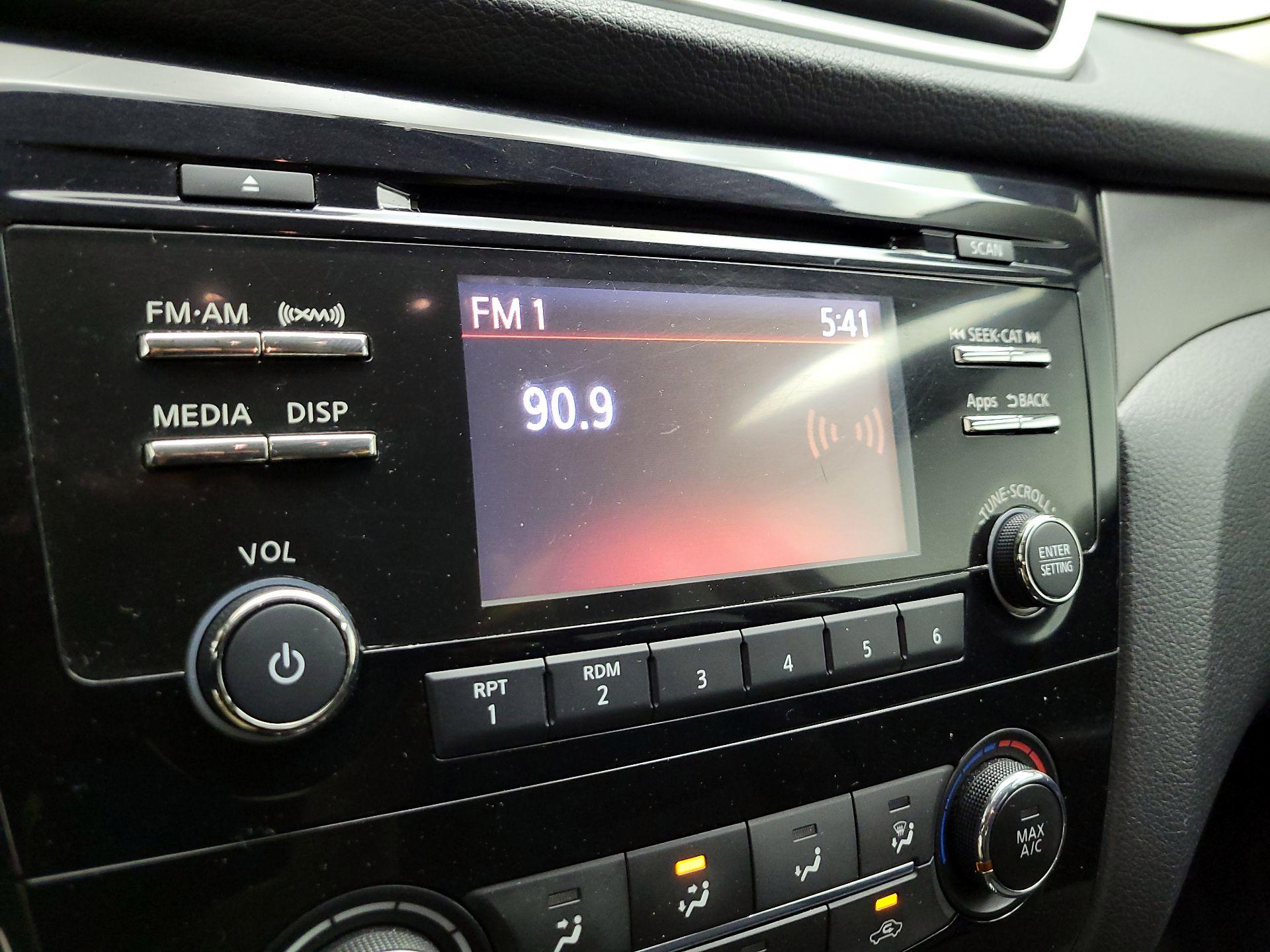 Thumbnail: 2016 Nissan Rogue - 15