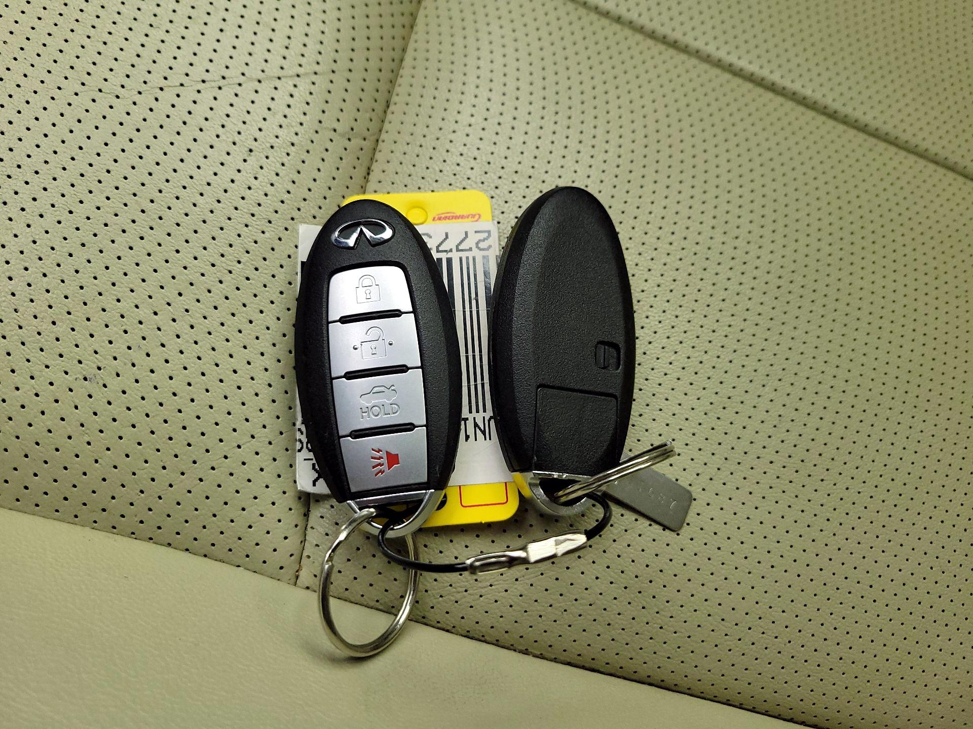 Thumbnail: 2015 INFINITI Q50 - 18