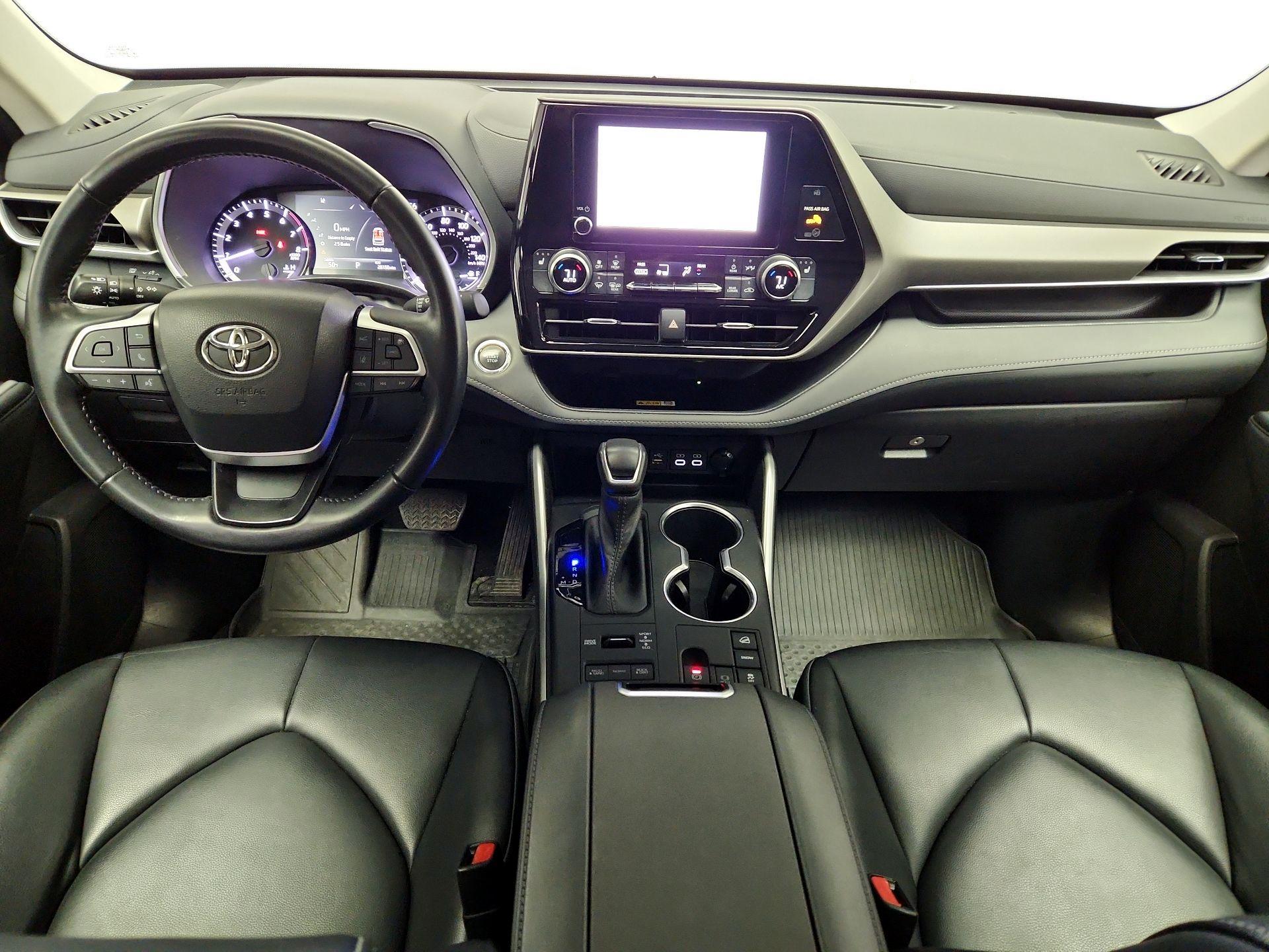 Thumbnail: 2023 Toyota Highlander - 9