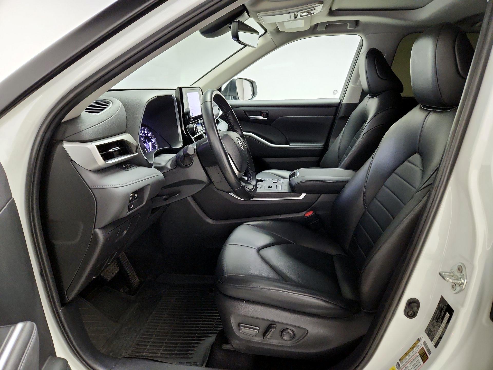 Thumbnail: 2023 Toyota Highlander - 11