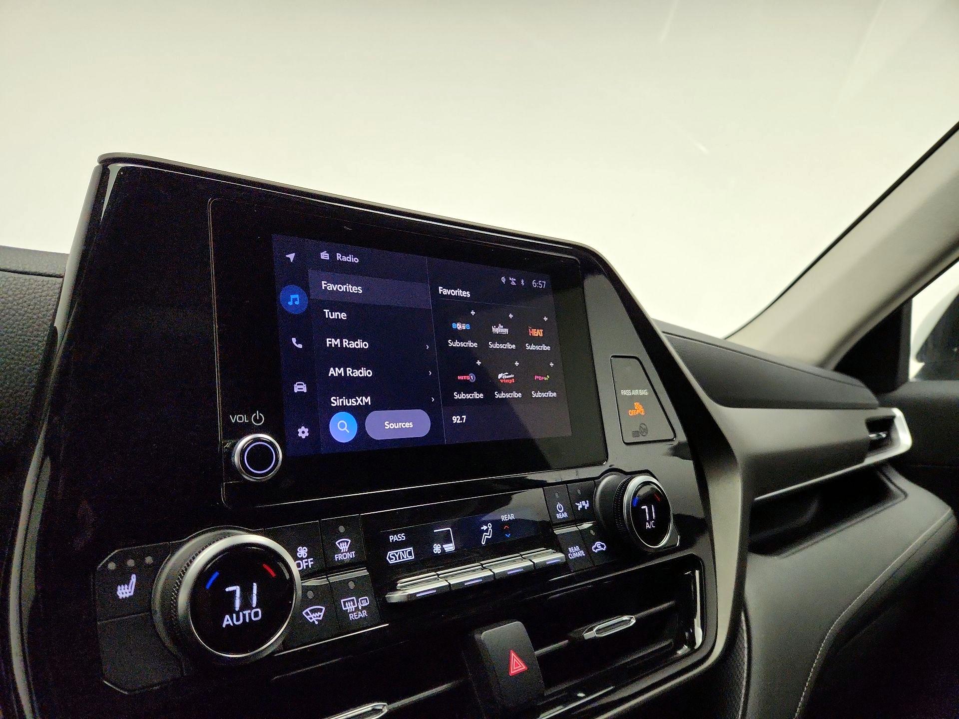 Thumbnail: 2023 Toyota Highlander - 15