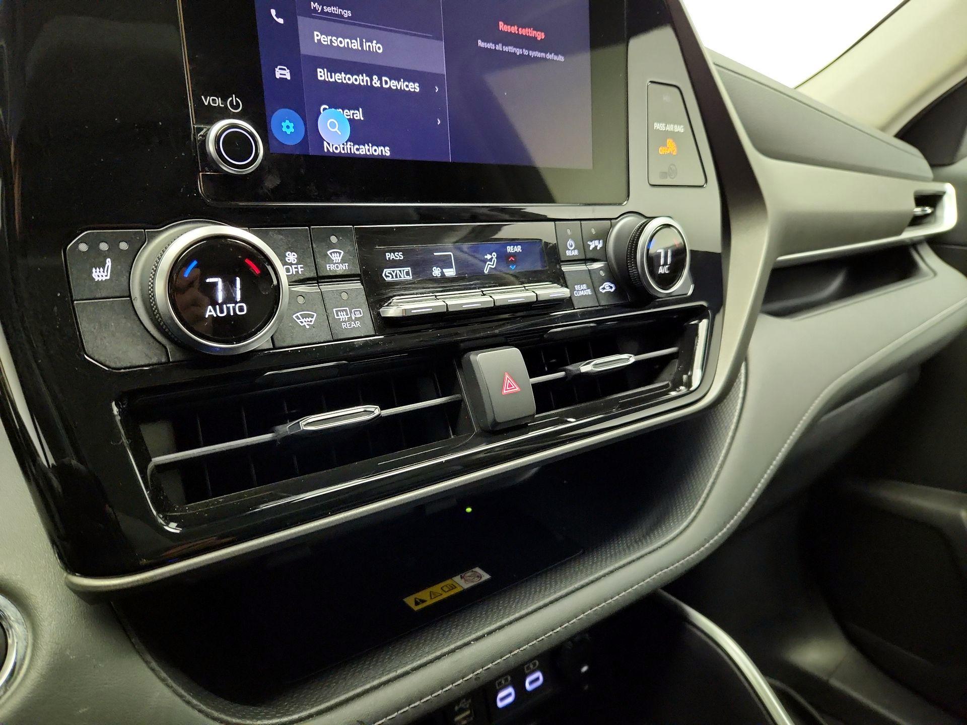 Thumbnail: 2023 Toyota Highlander - 16