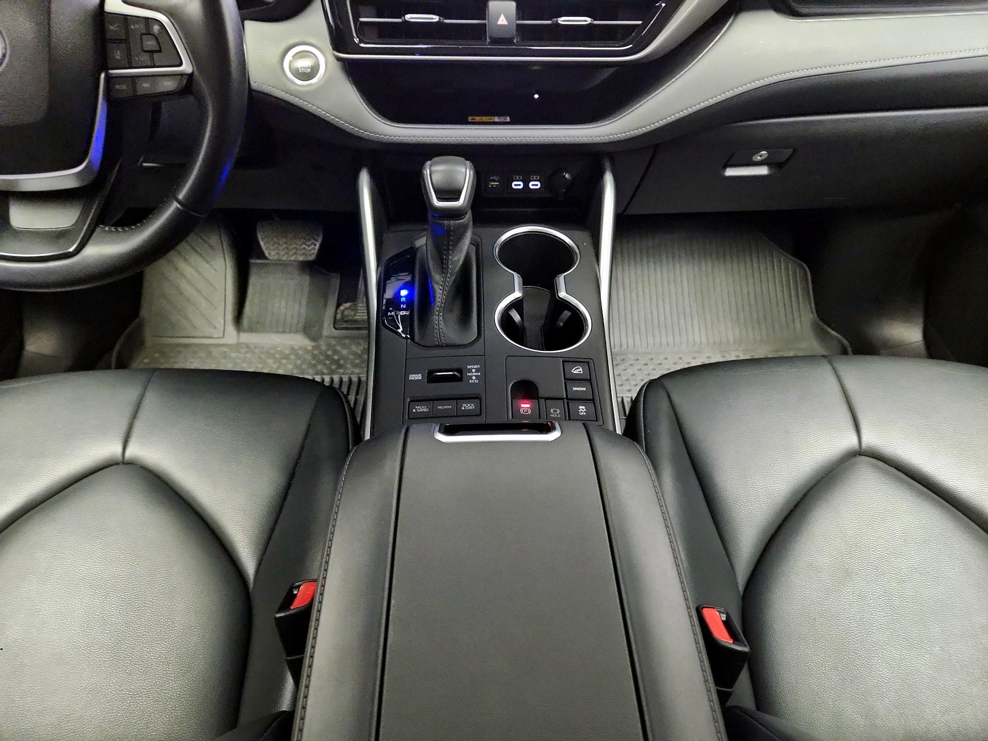 Thumbnail: 2023 Toyota Highlander - 17