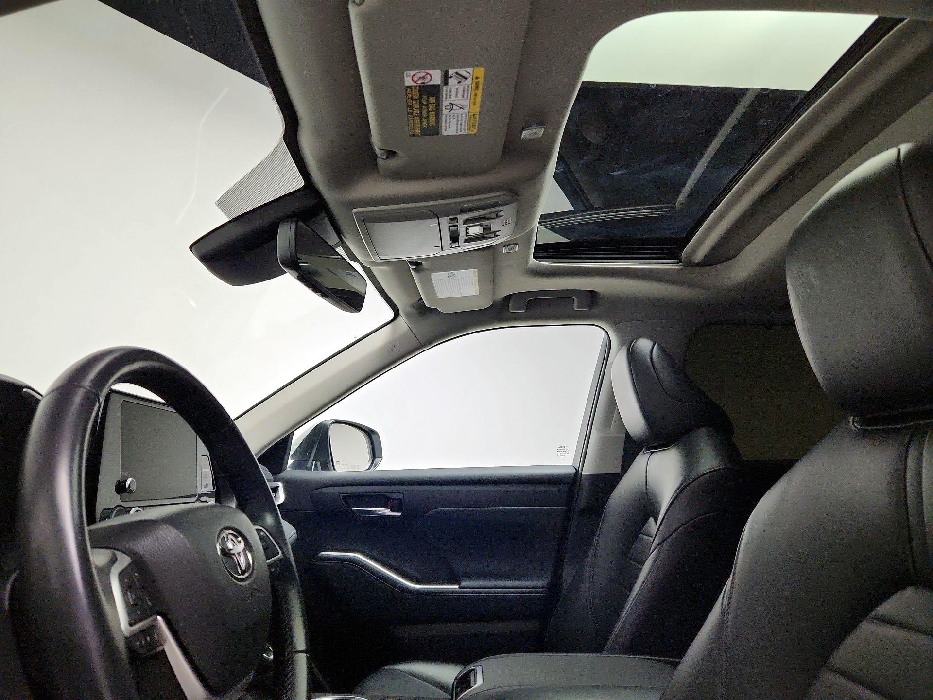 Thumbnail: 2023 Toyota Highlander - 19