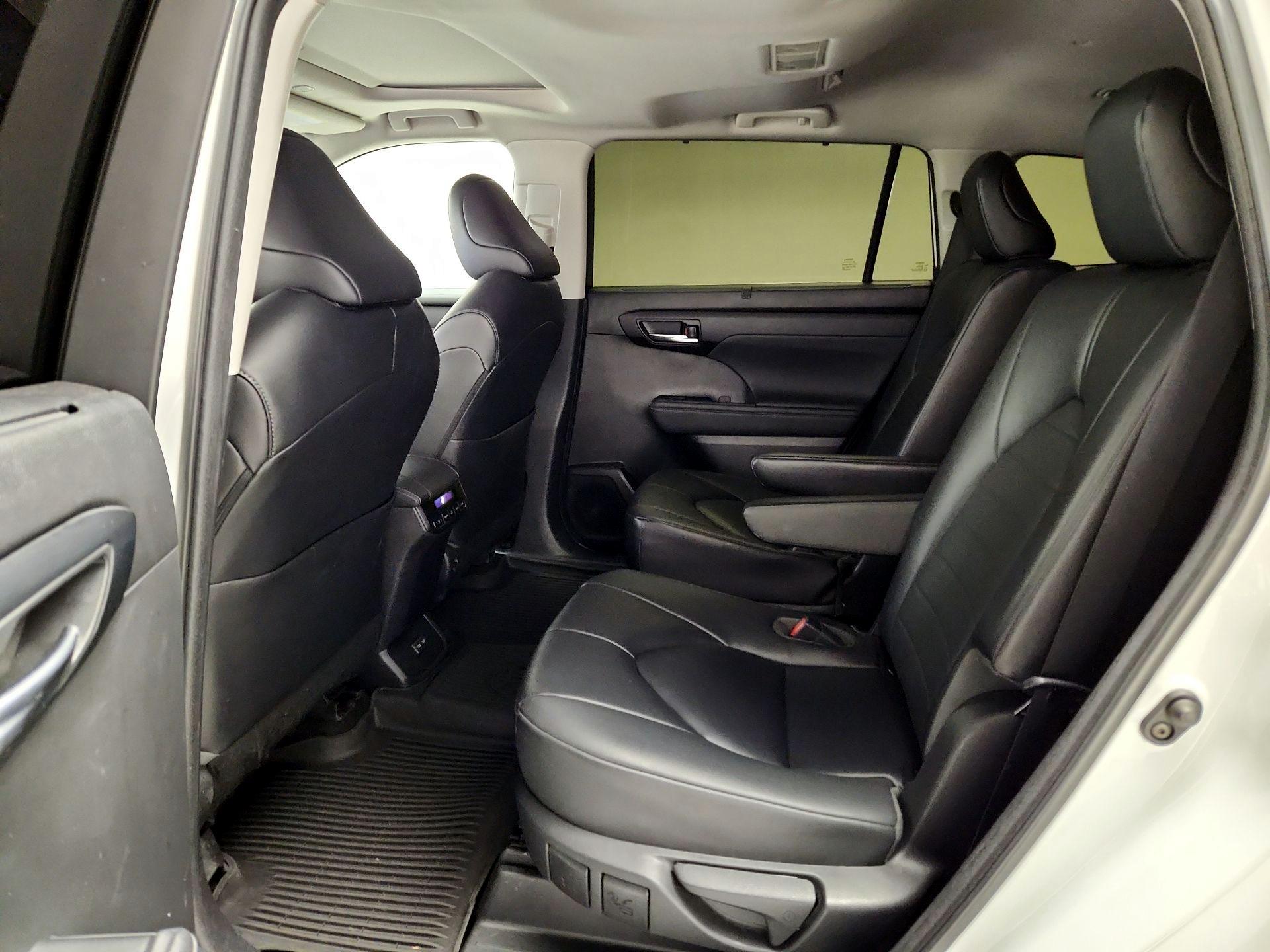 Thumbnail: 2023 Toyota Highlander - 20