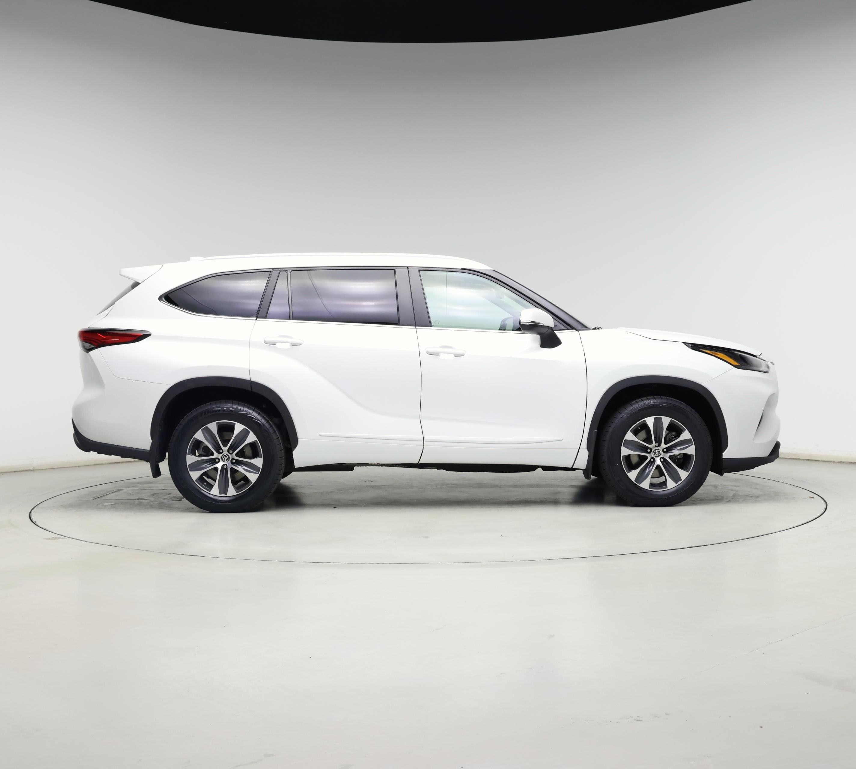 Thumbnail: 2023 Toyota Highlander - 7