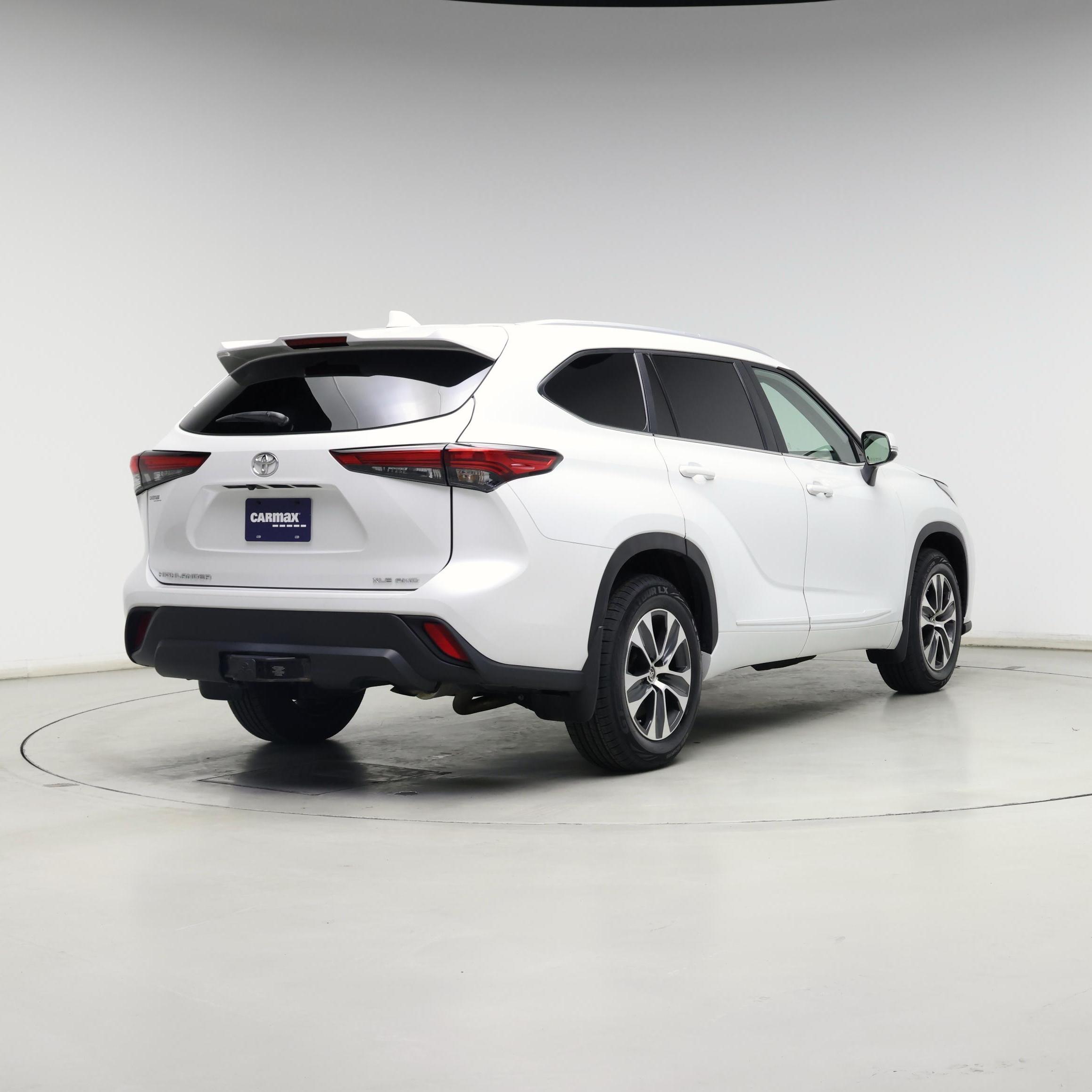 Thumbnail: 2023 Toyota Highlander - 8