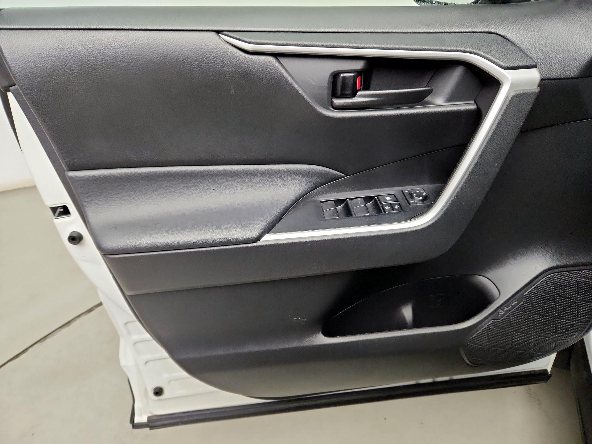 Thumbnail: 2022 Toyota RAV4 - 12