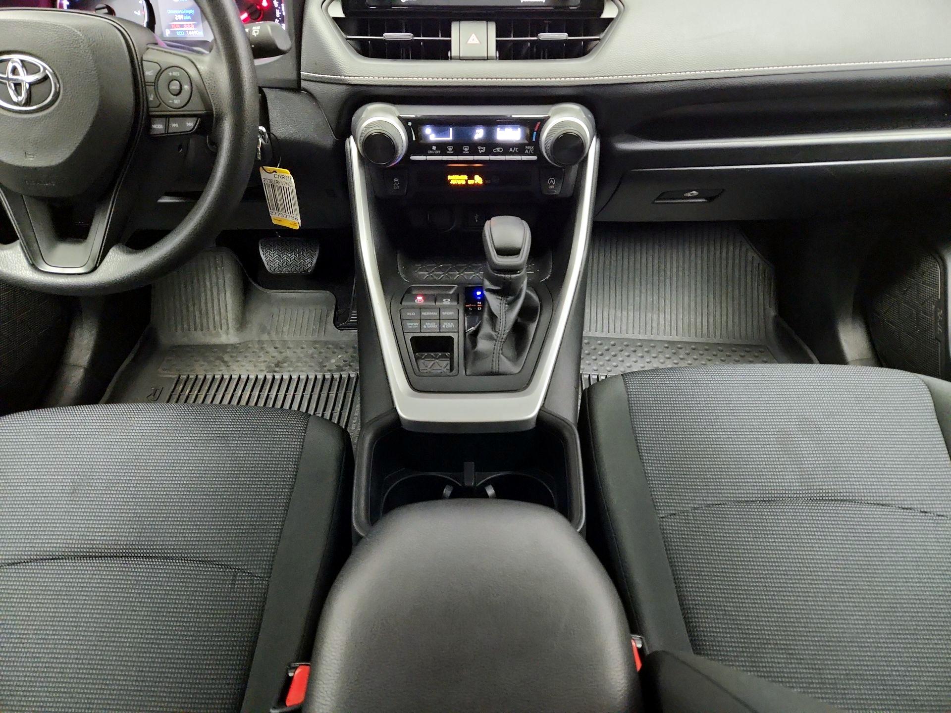 Thumbnail: 2022 Toyota RAV4 - 17