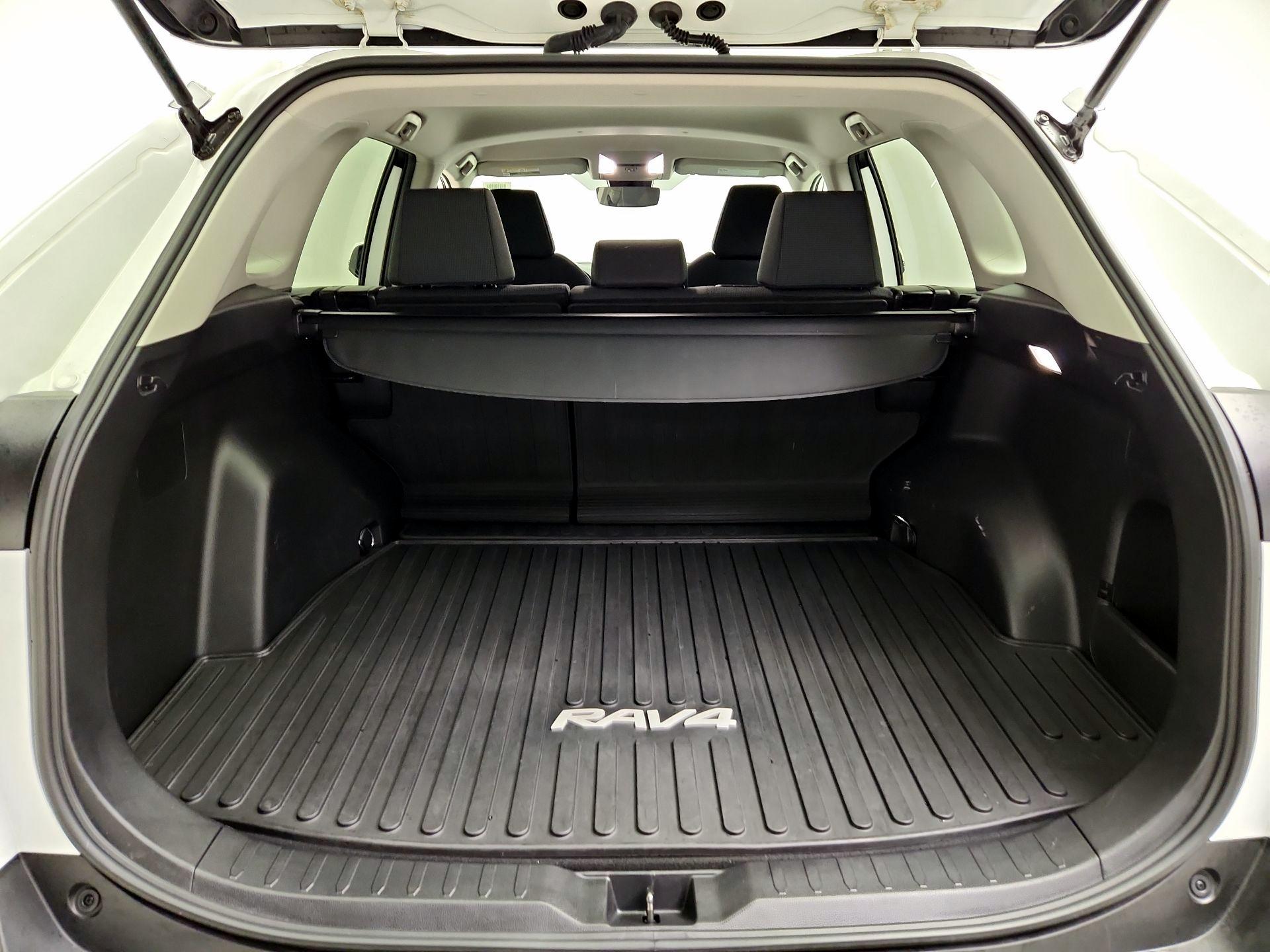 Thumbnail: 2022 Toyota RAV4 - 20