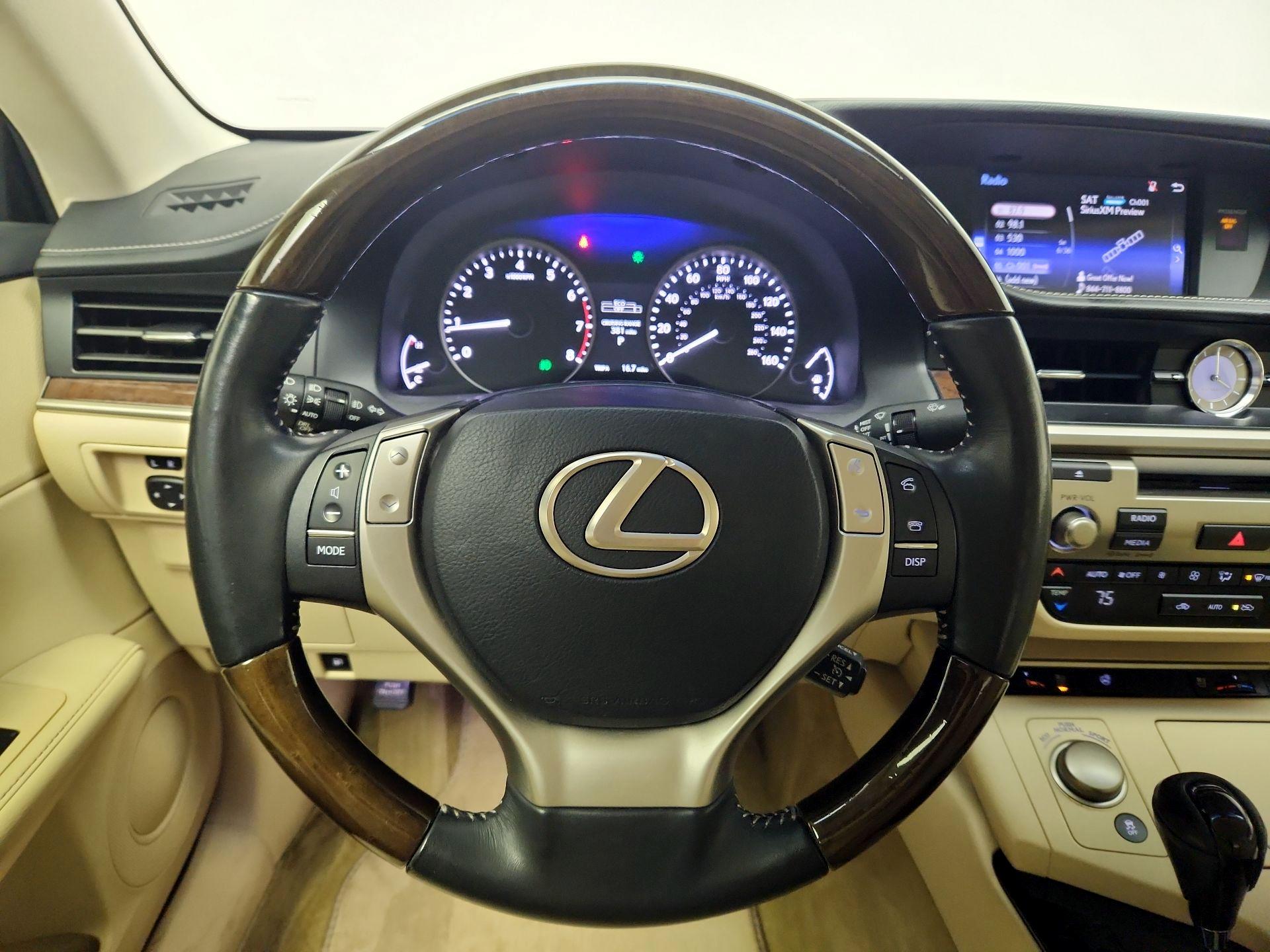 Thumbnail: 2015 Lexus ES - 10