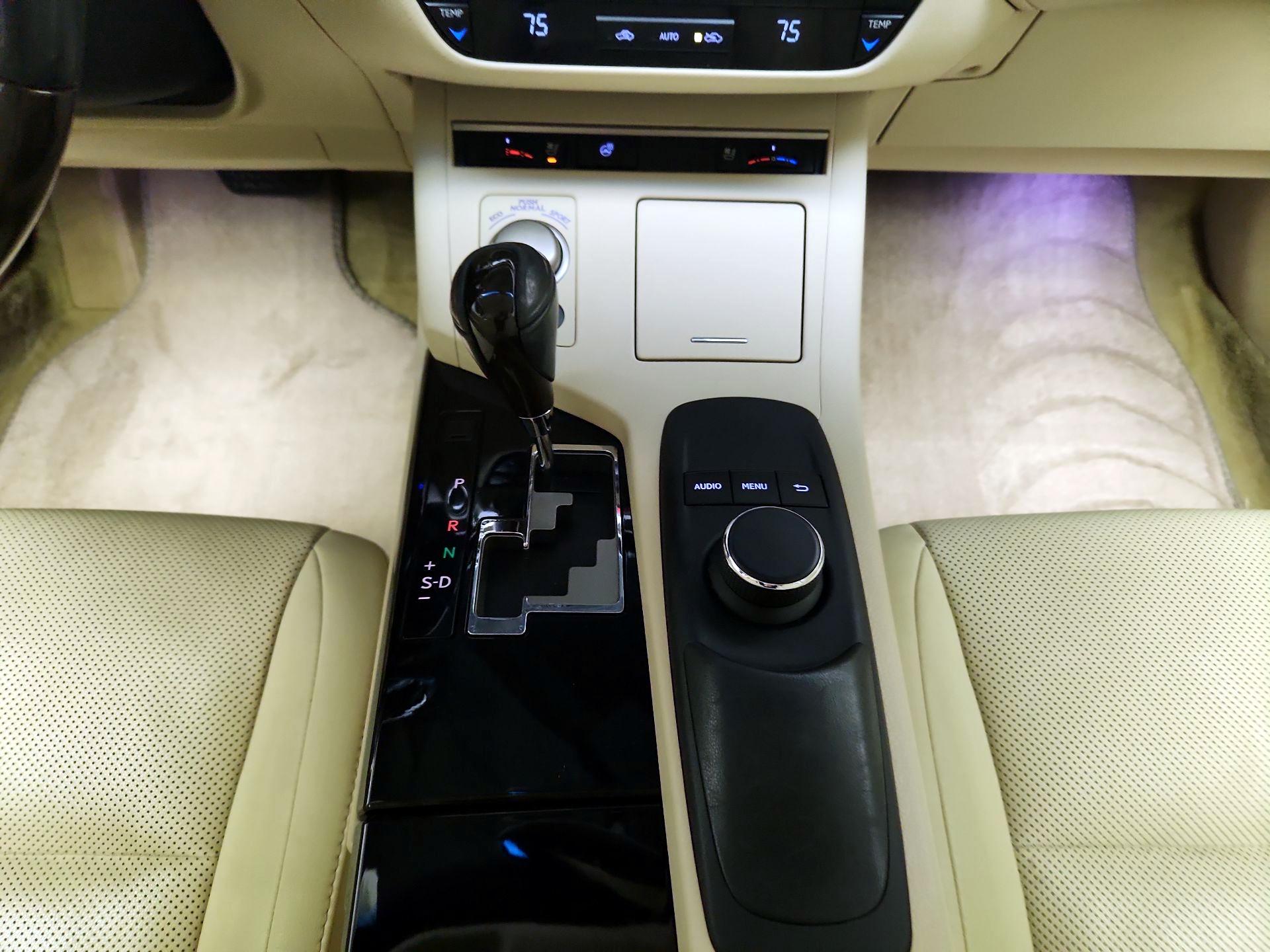 Thumbnail: 2015 Lexus ES - 17