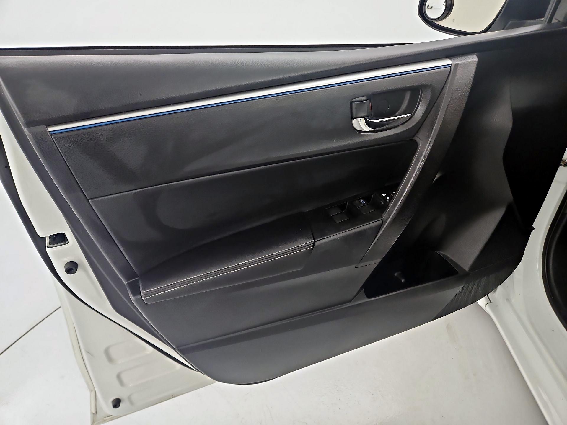 Thumbnail: 2014 Toyota Corolla - 12