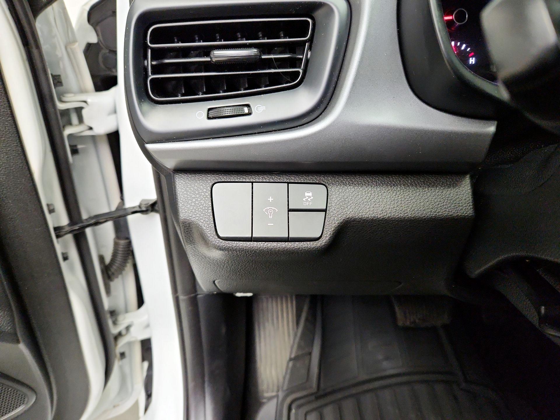 Thumbnail: 2023 Kia Rio - 13