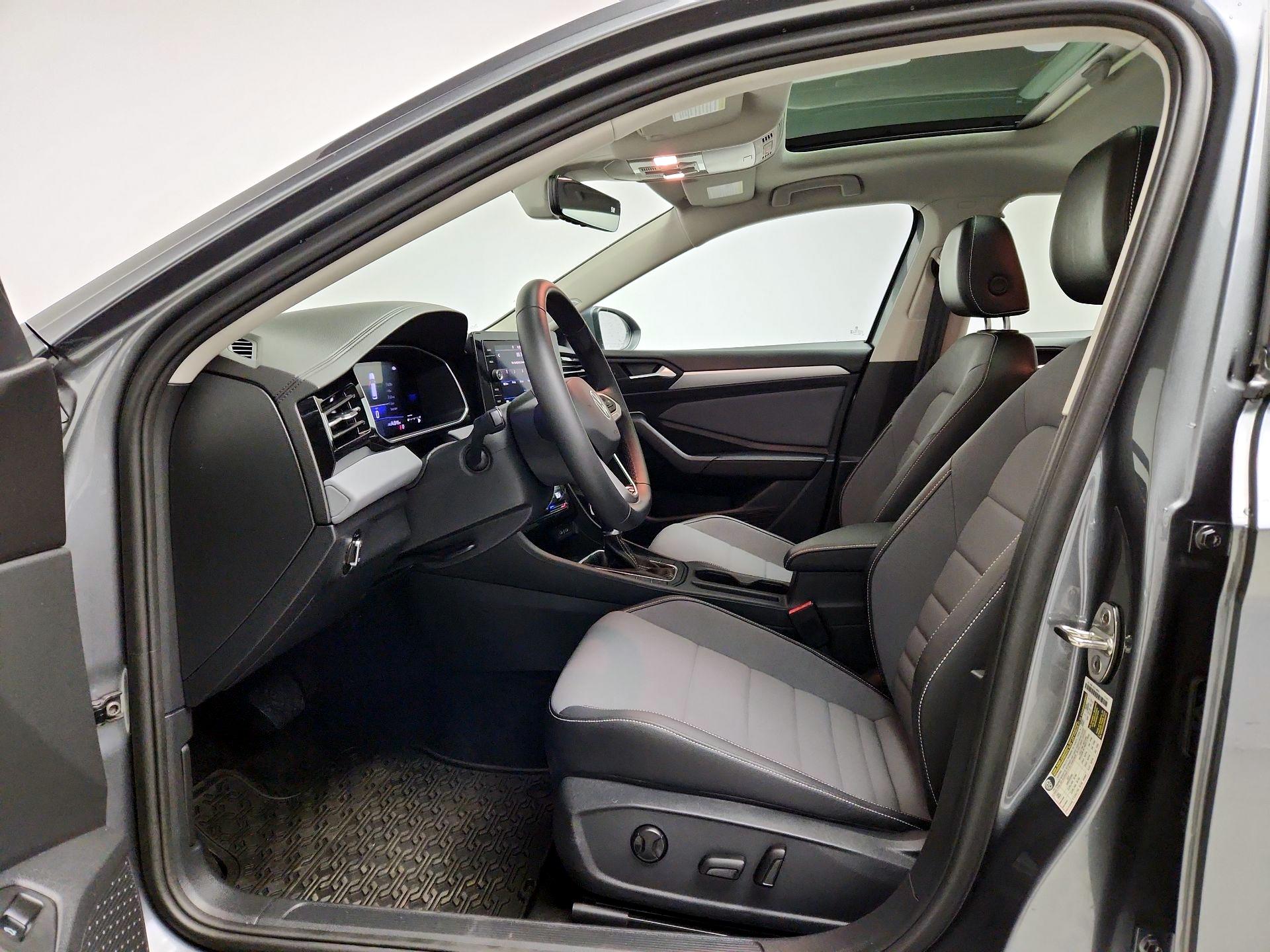 Thumbnail: 2025 Volkswagen Jetta - 11