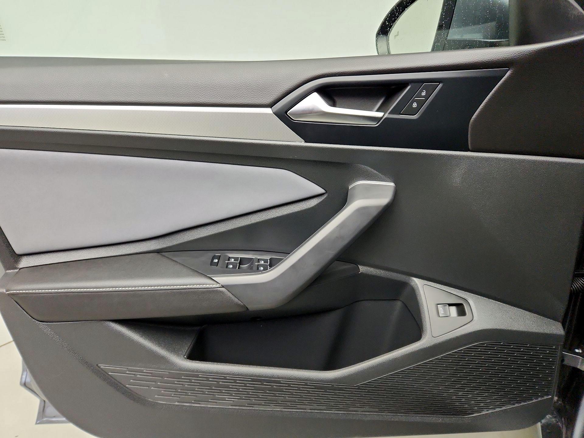 Thumbnail: 2025 Volkswagen Jetta - 12