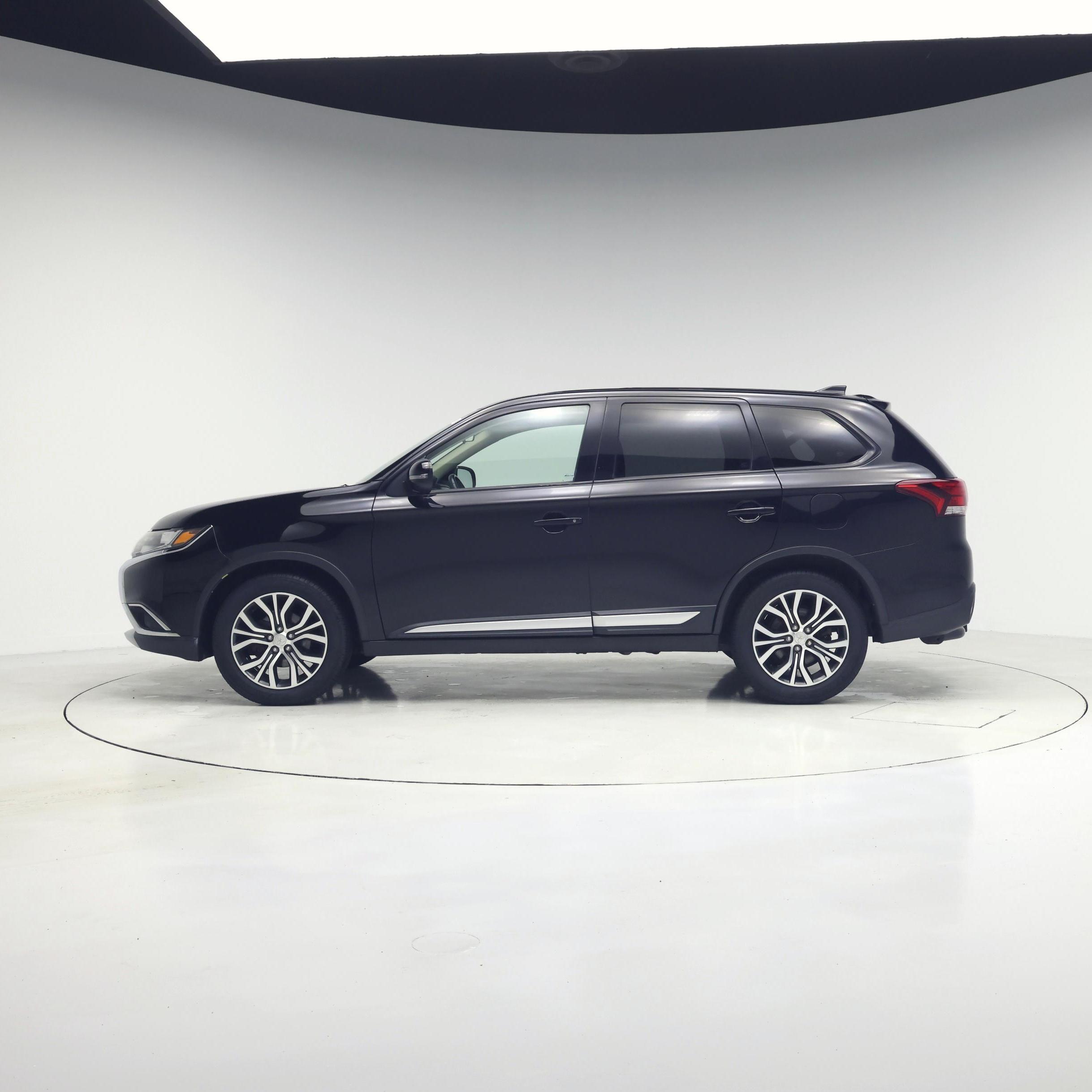 Thumbnail: 2017 Mitsubishi Outlander - 3