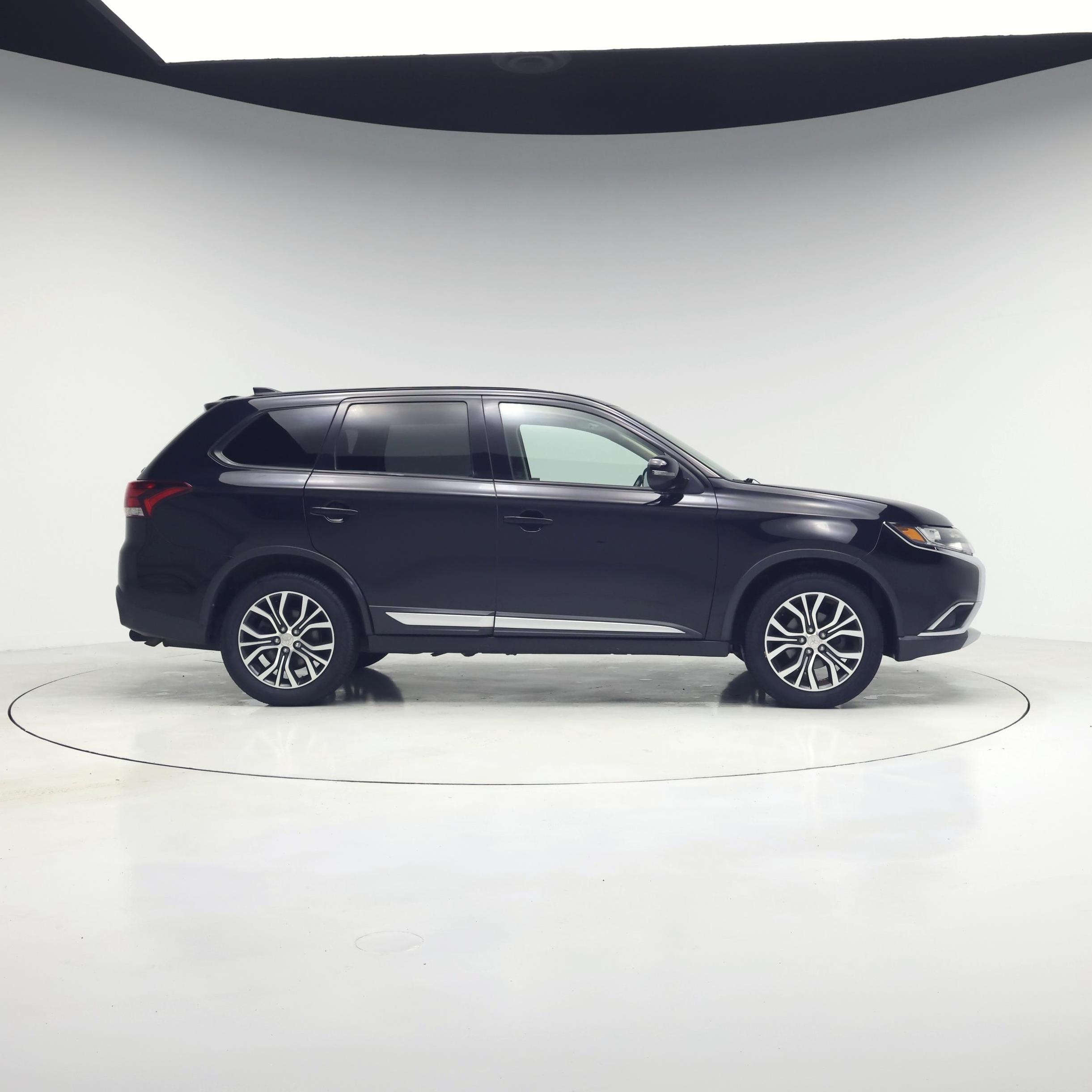 Thumbnail: 2017 Mitsubishi Outlander - 7