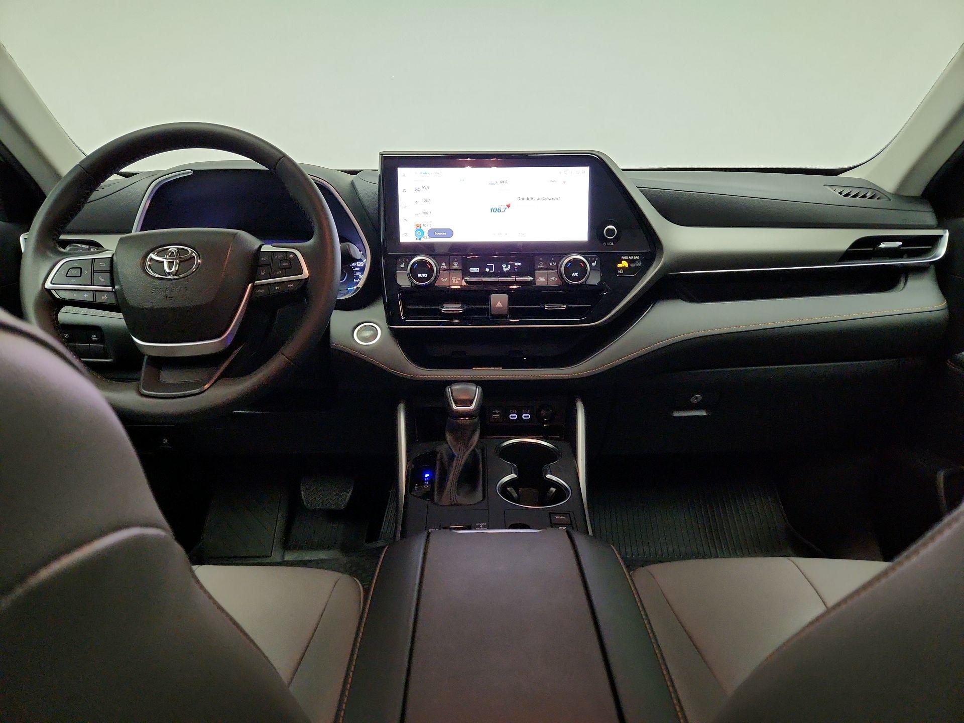 Thumbnail: 2023 Toyota Highlander - 9