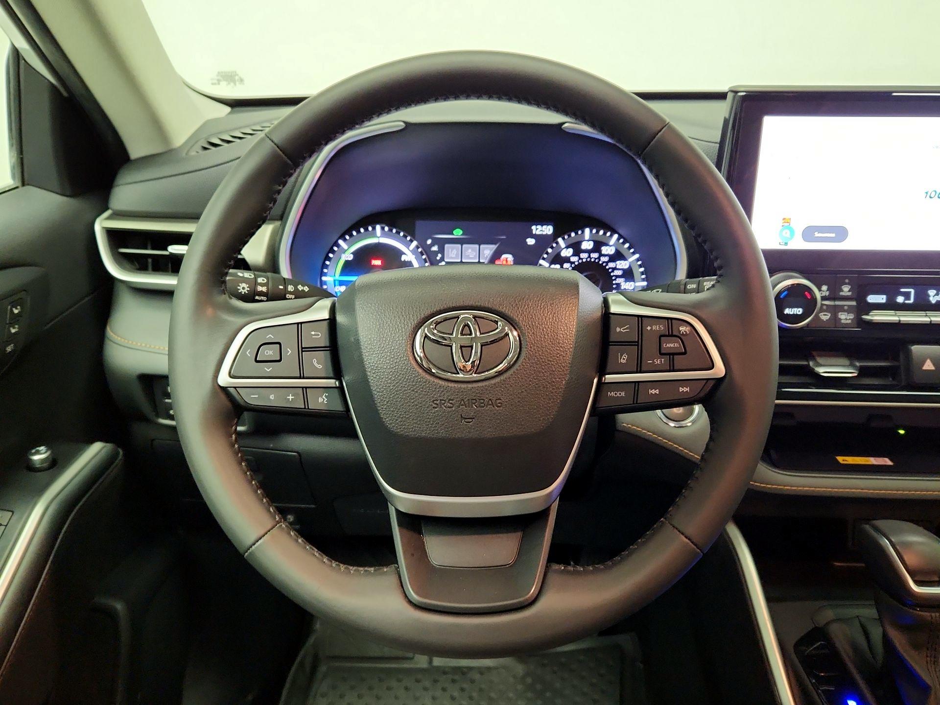 Thumbnail: 2023 Toyota Highlander - 10