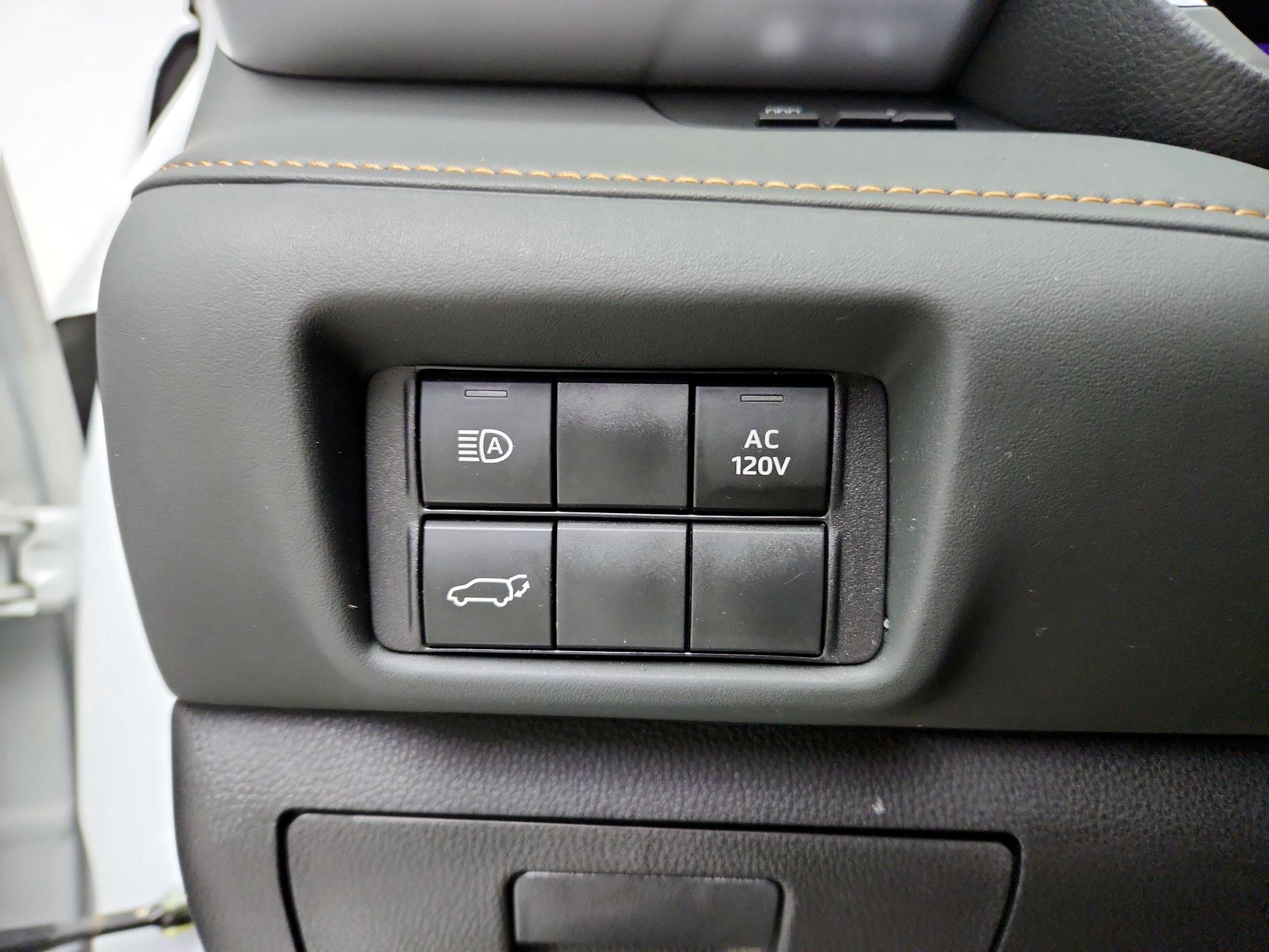 Thumbnail: 2023 Toyota Highlander - 13