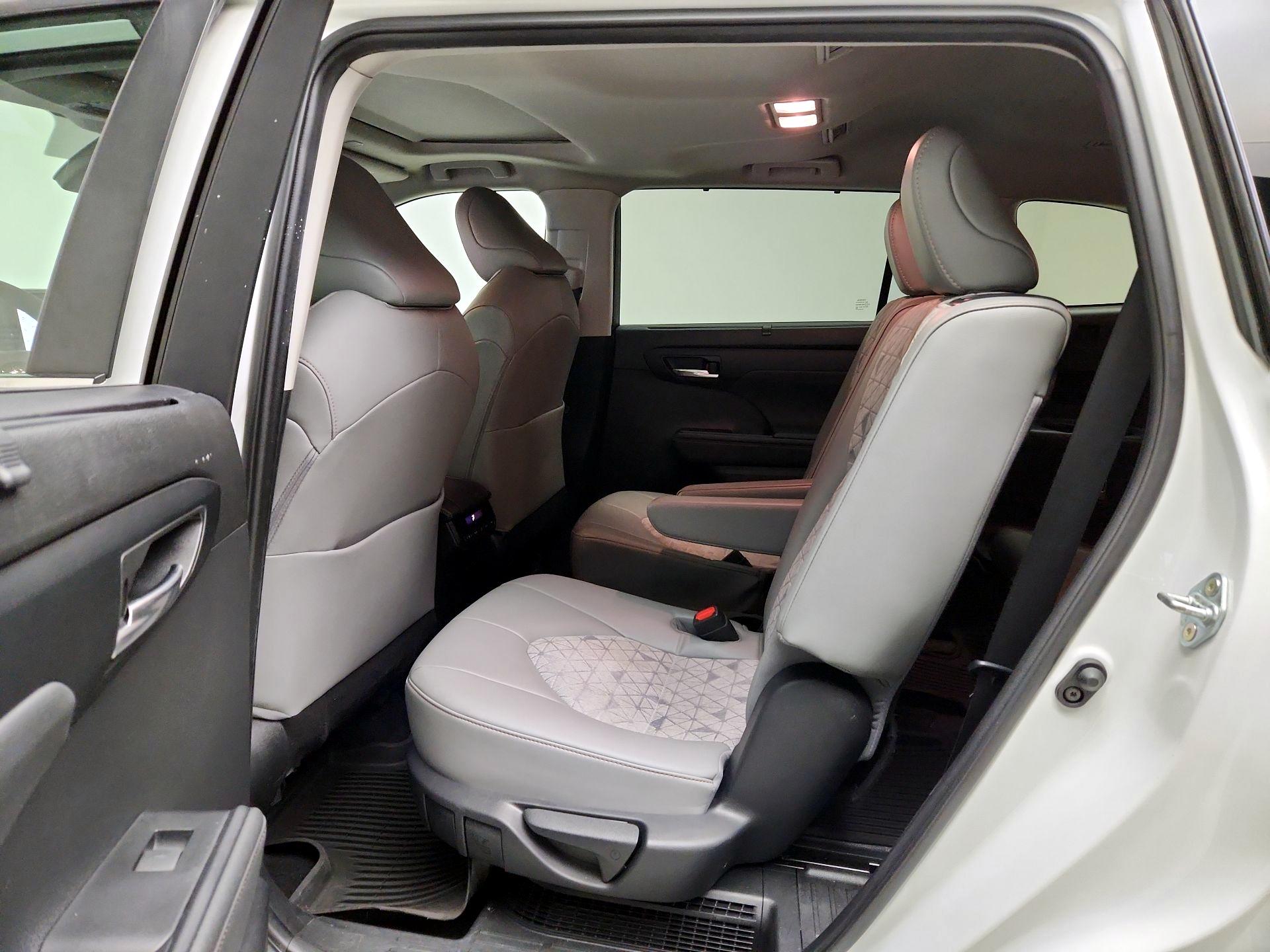 Thumbnail: 2023 Toyota Highlander - 20