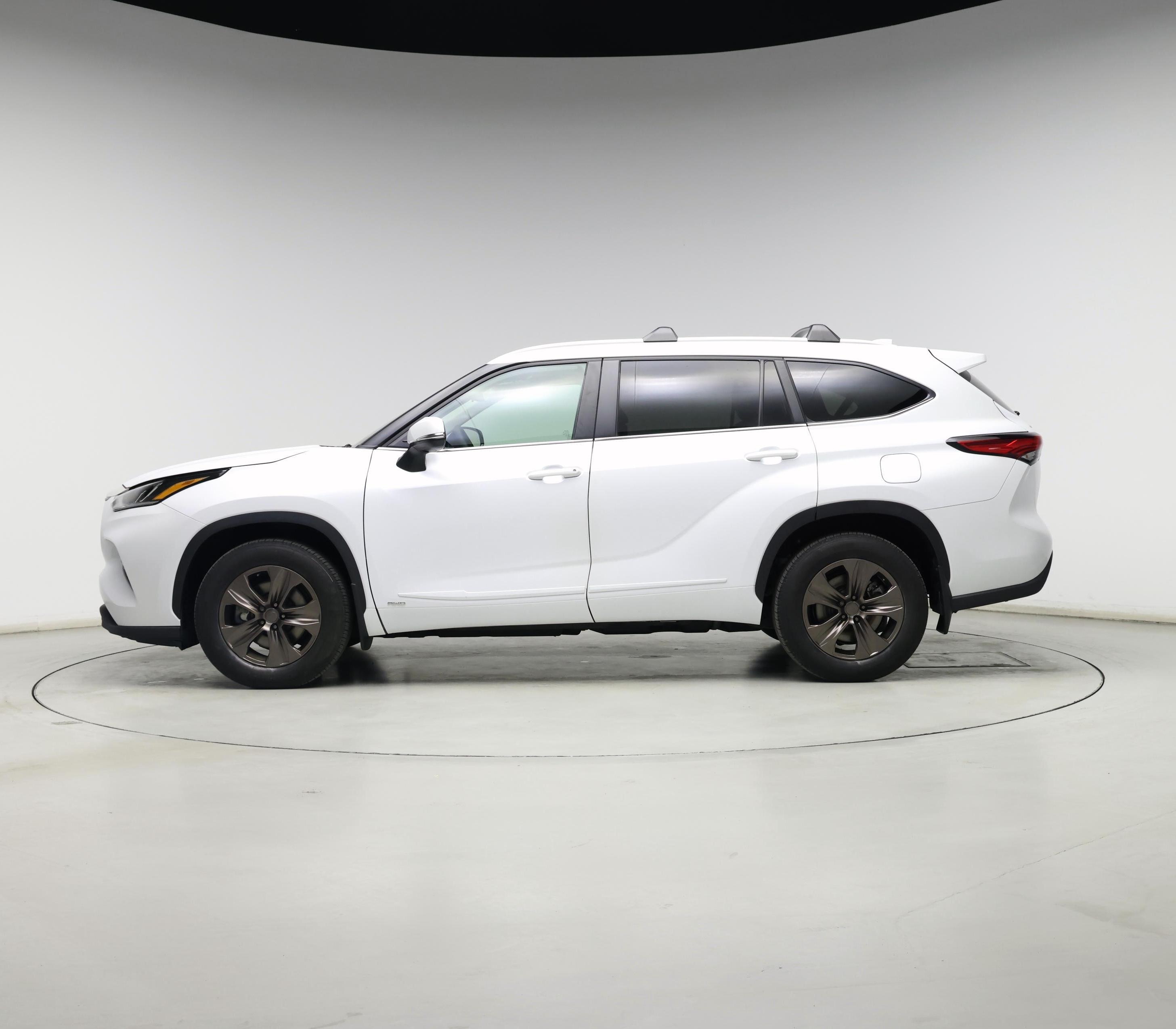 Thumbnail: 2023 Toyota Highlander - 3