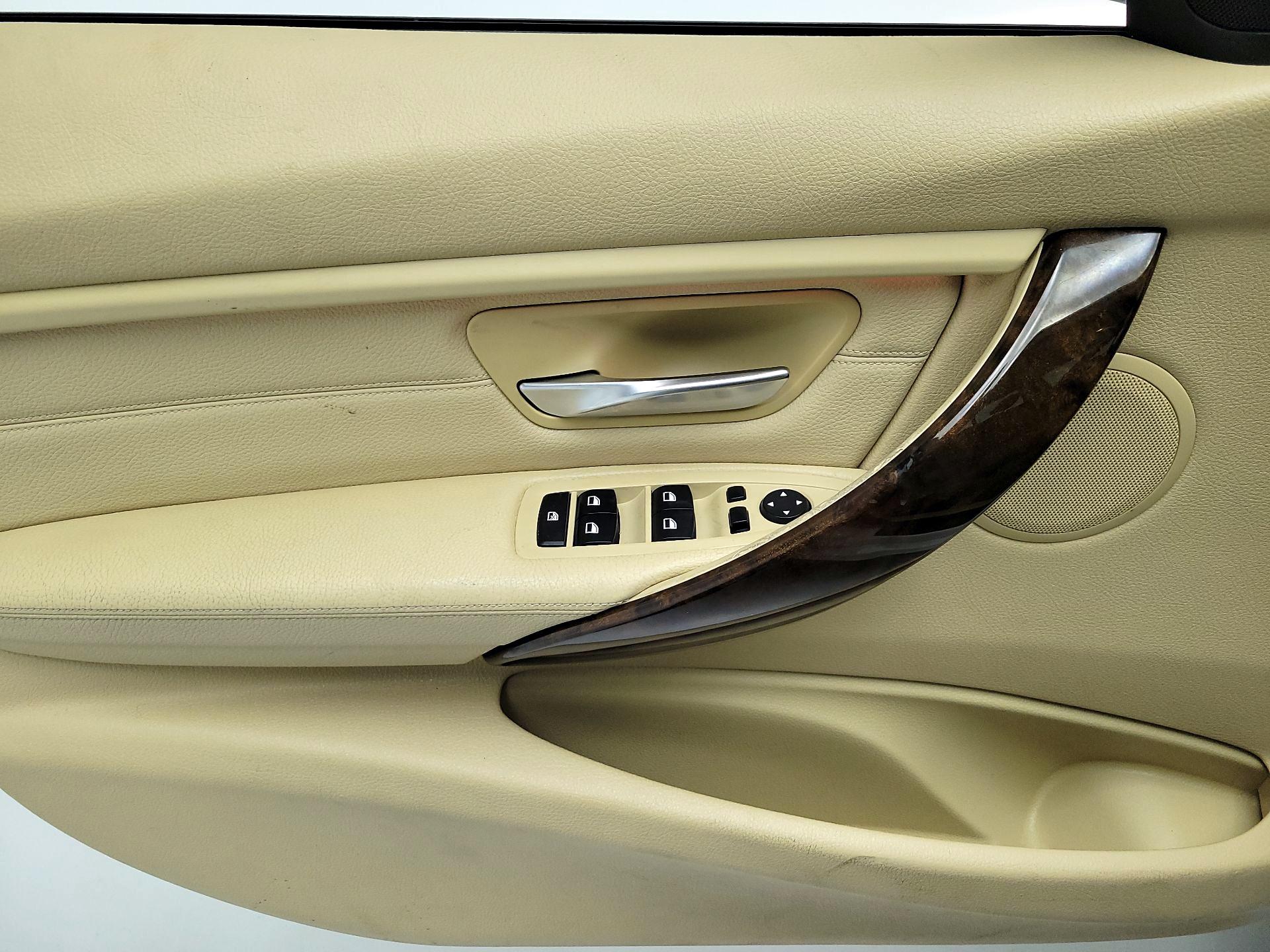 Thumbnail: 2015 BMW 3 Series - 12