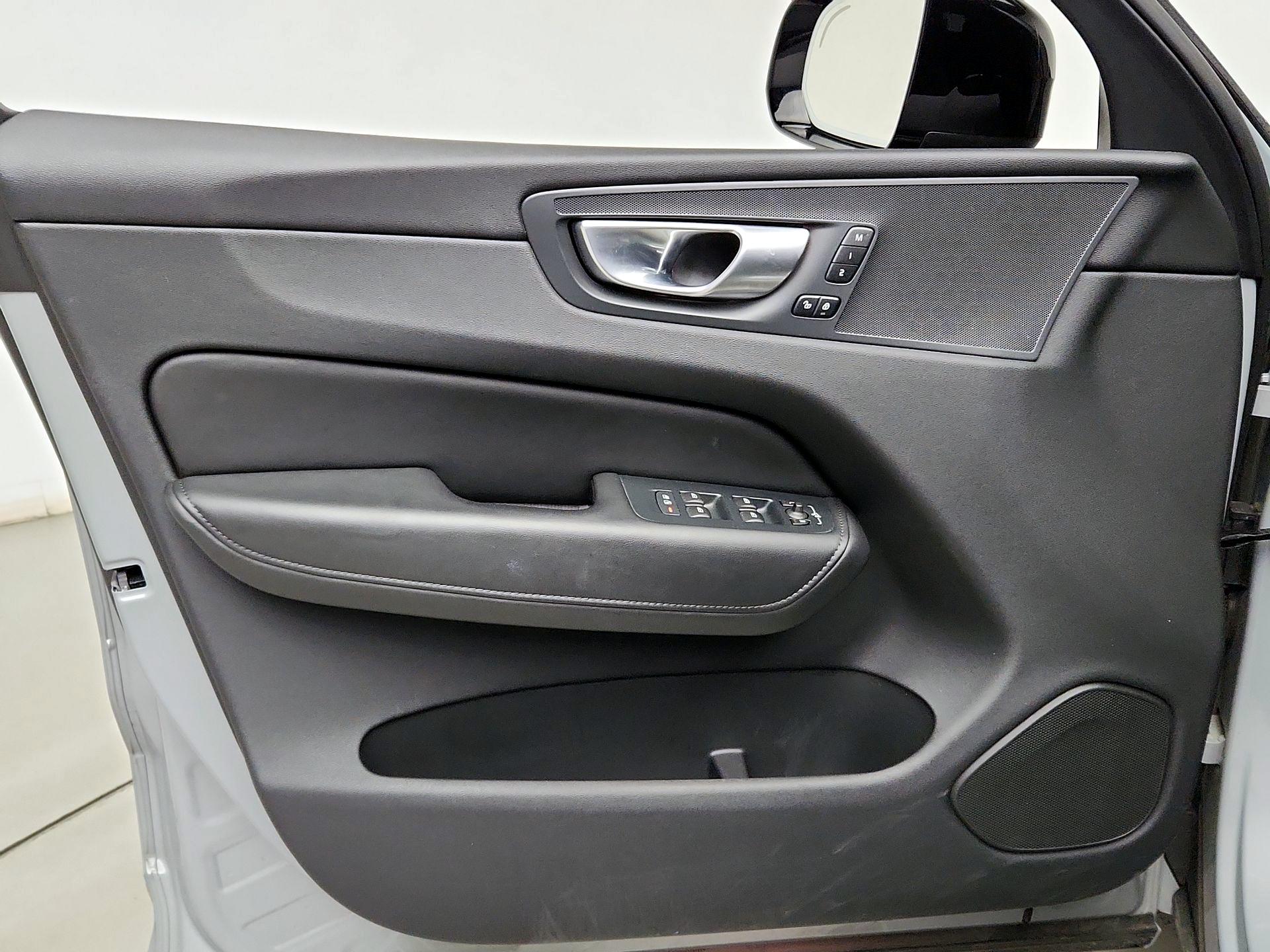 Thumbnail: 2024 Volvo XC60 - 12