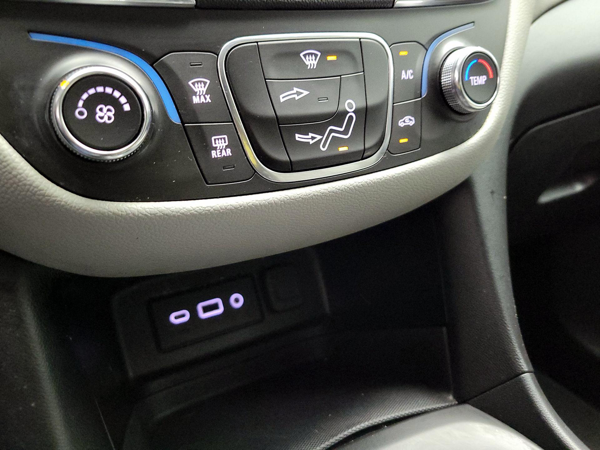 Thumbnail: 2019 Chevrolet Equinox - 15