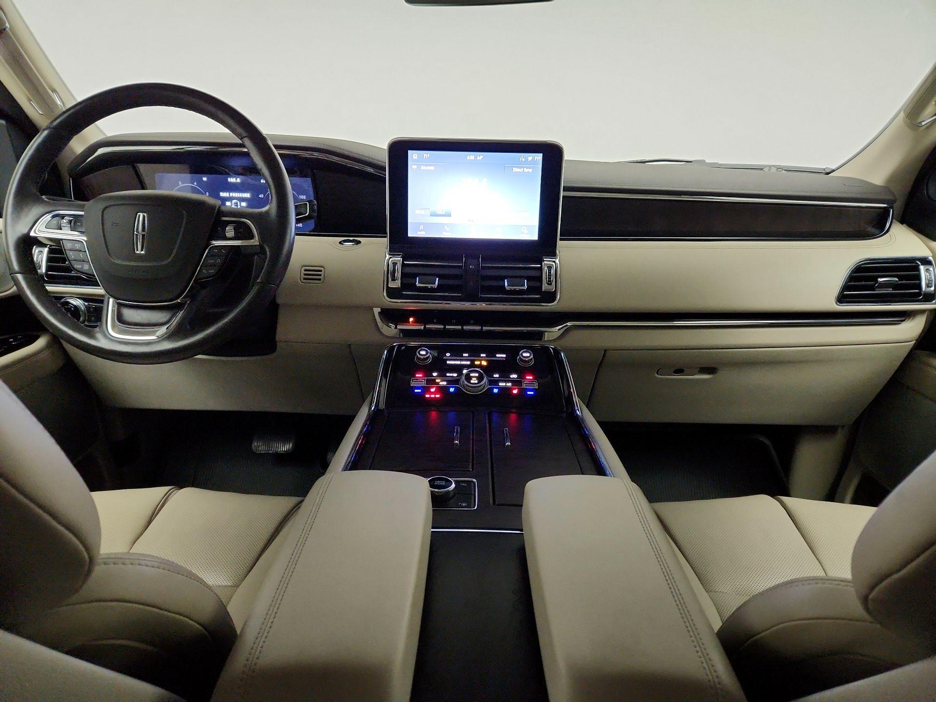 Thumbnail: 2021 Lincoln Navigator L - 9