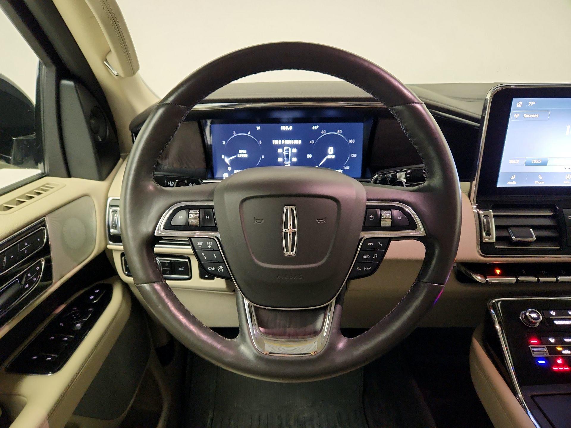 Thumbnail: 2021 Lincoln Navigator L - 10