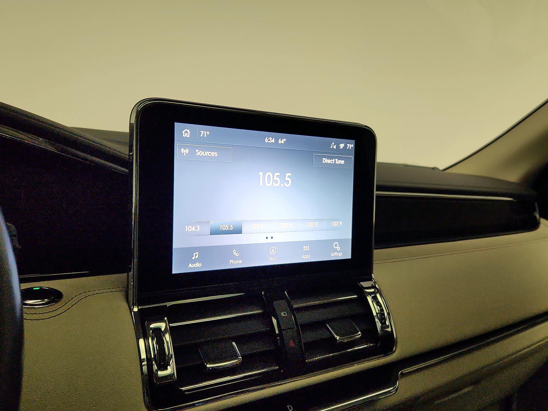 Thumbnail: 2021 Lincoln Navigator L - 16