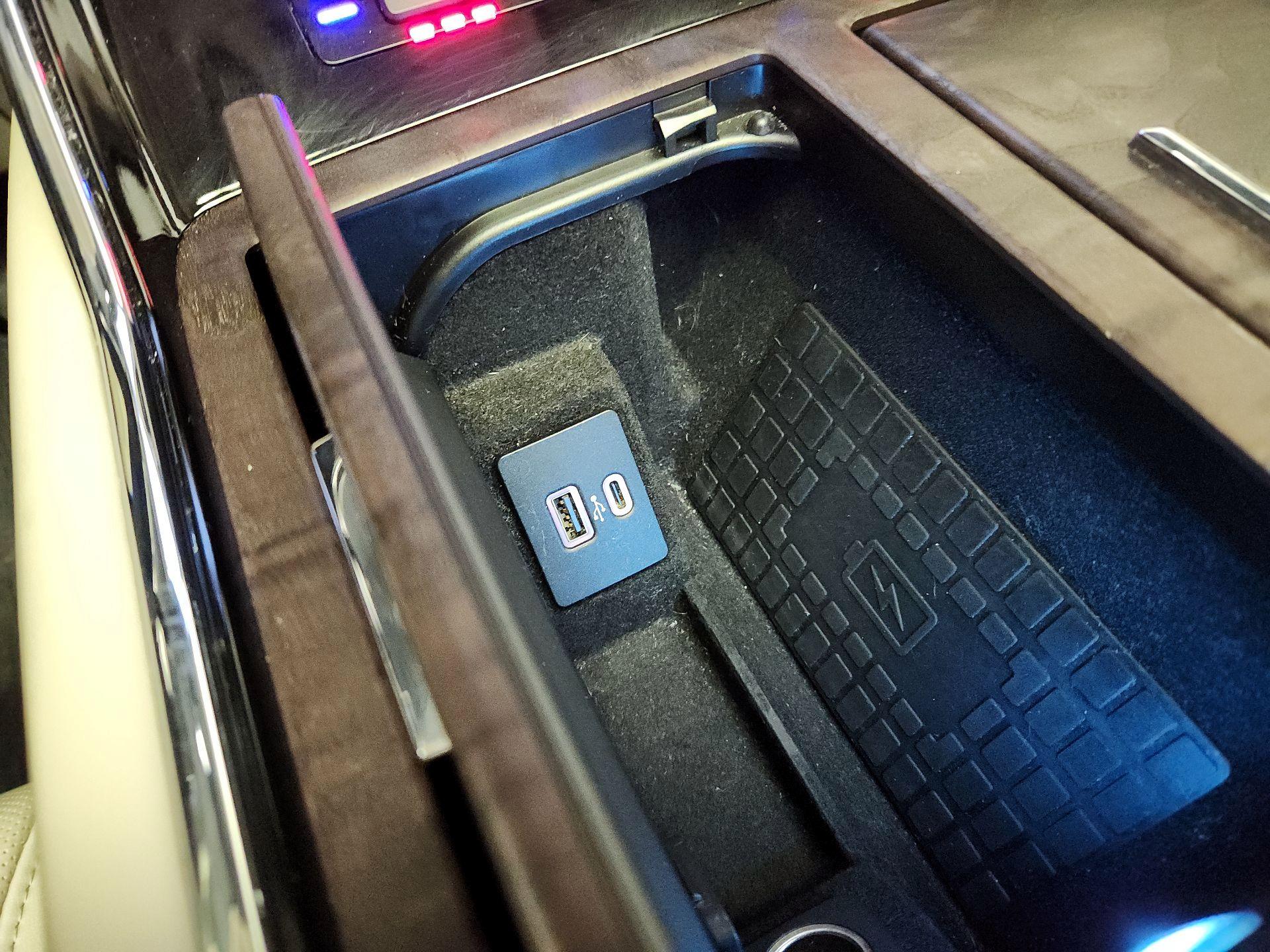 Thumbnail: 2021 Lincoln Navigator L - 19