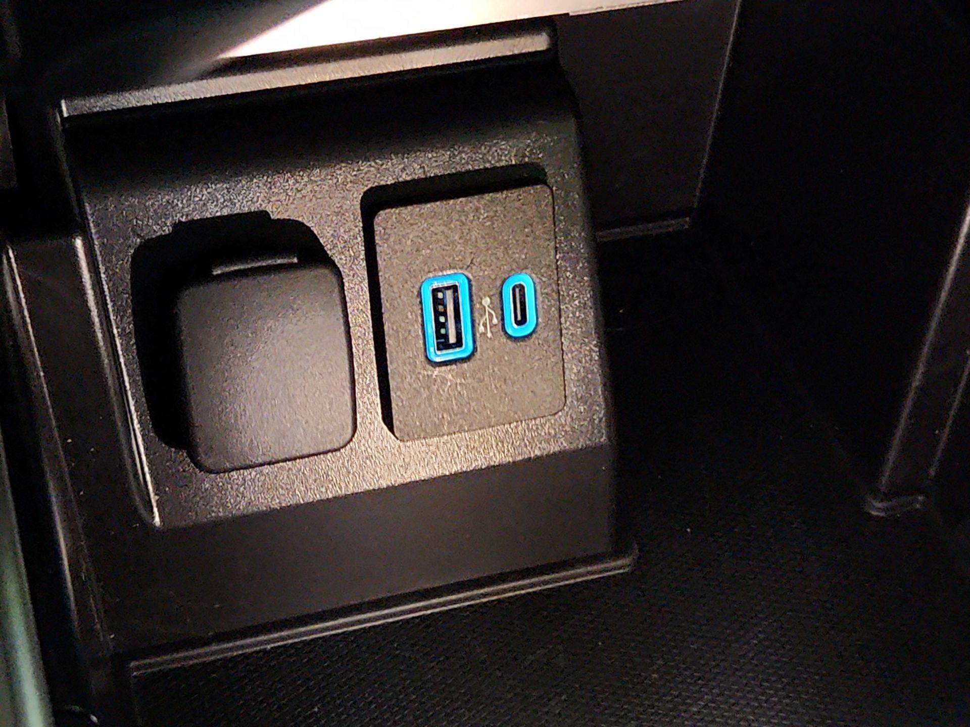 Thumbnail: 2020 Ford Explorer - 18