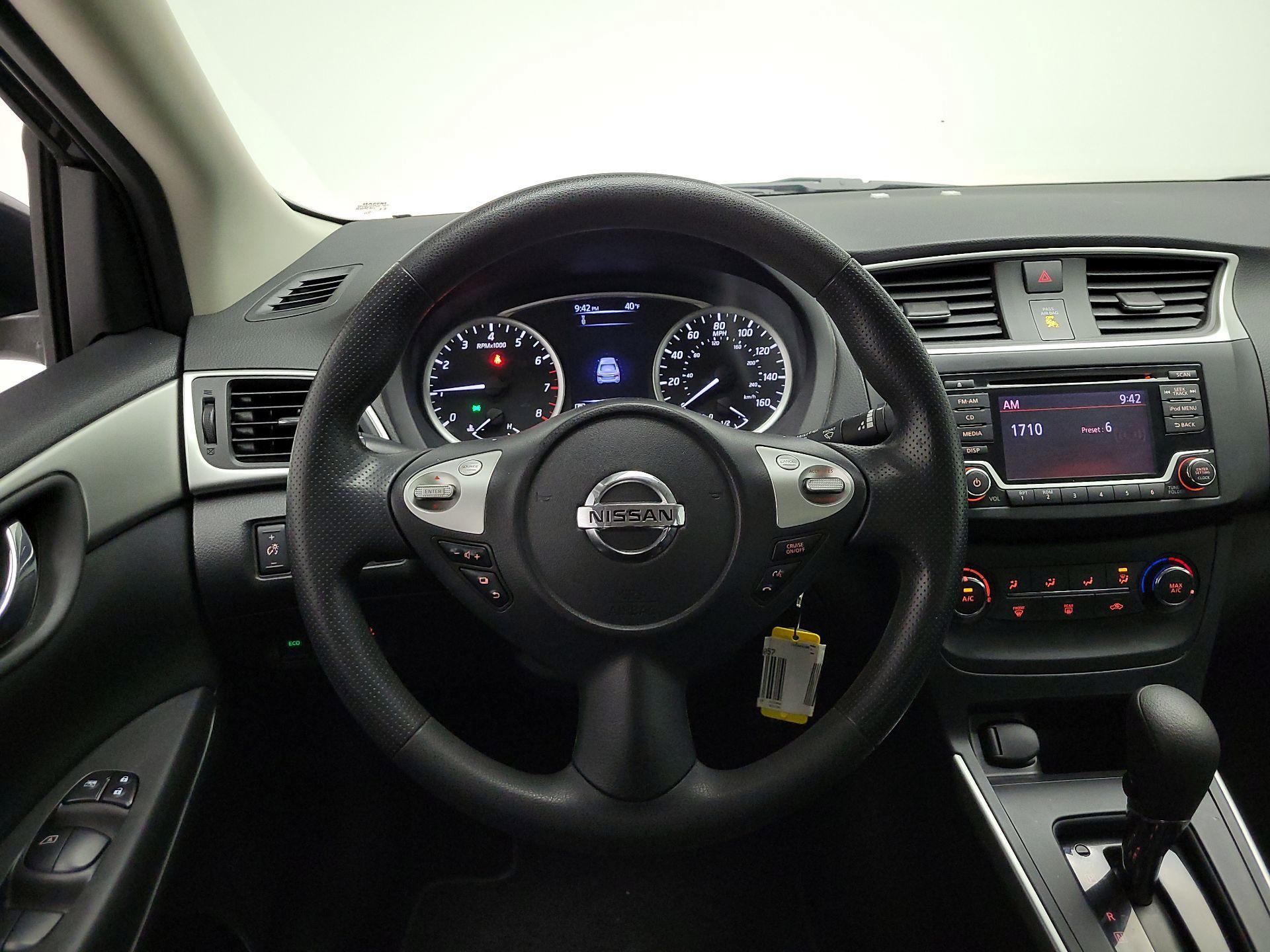 Thumbnail: 2018 Nissan Sentra - 10