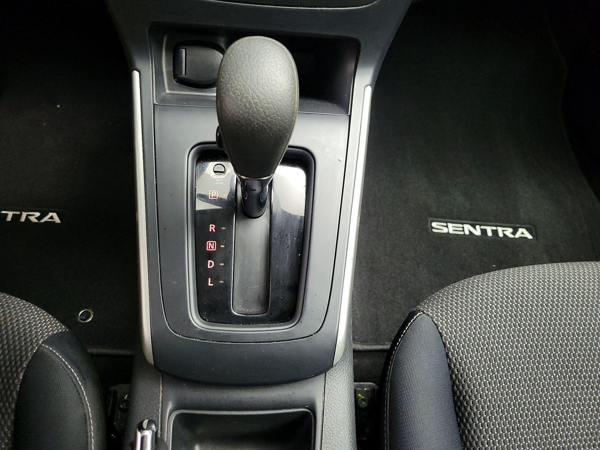 Thumbnail: 2018 Nissan Sentra - 17