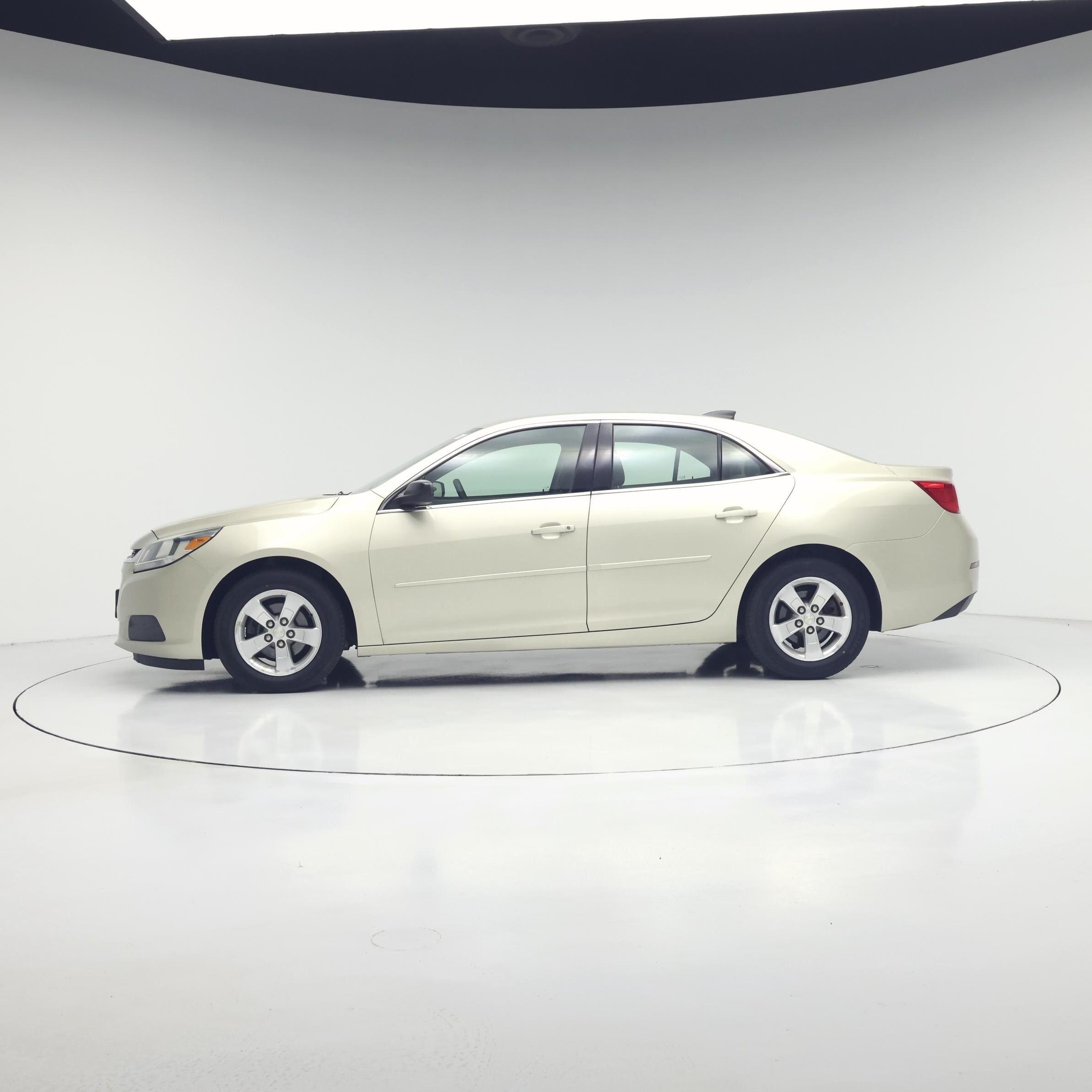 Thumbnail: 2015 Chevrolet Malibu - 3