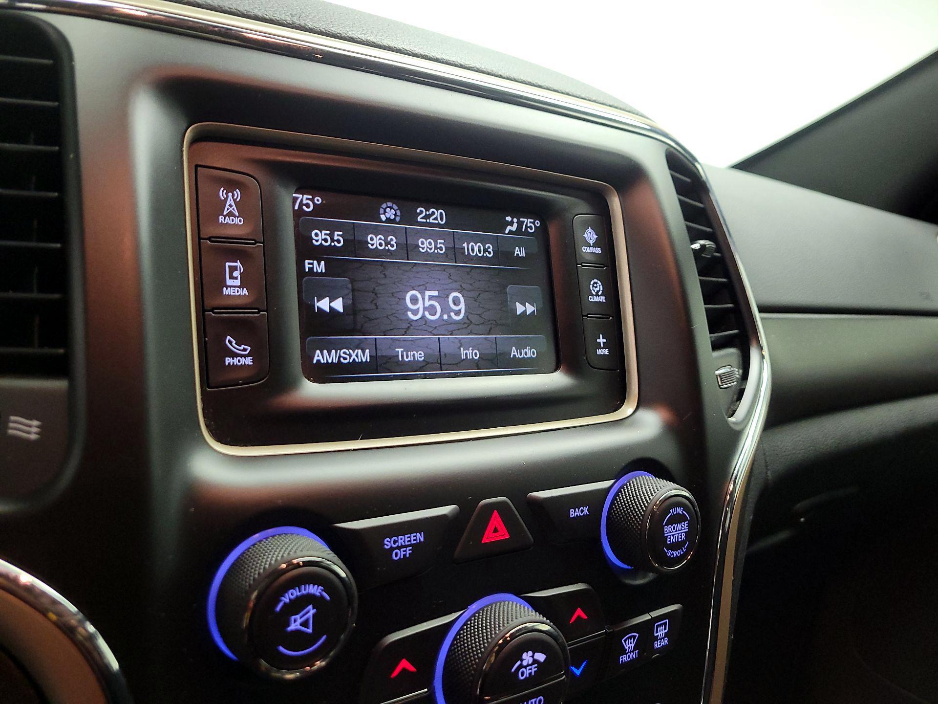 Thumbnail: 2017 Jeep Grand Cherokee - 13