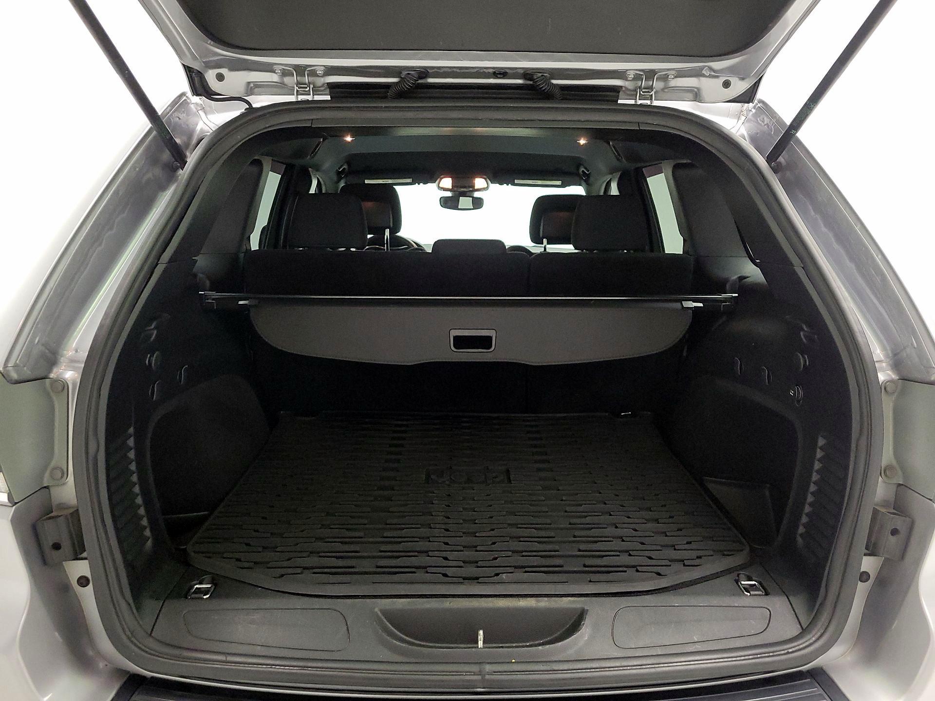 Thumbnail: 2017 Jeep Grand Cherokee - 16