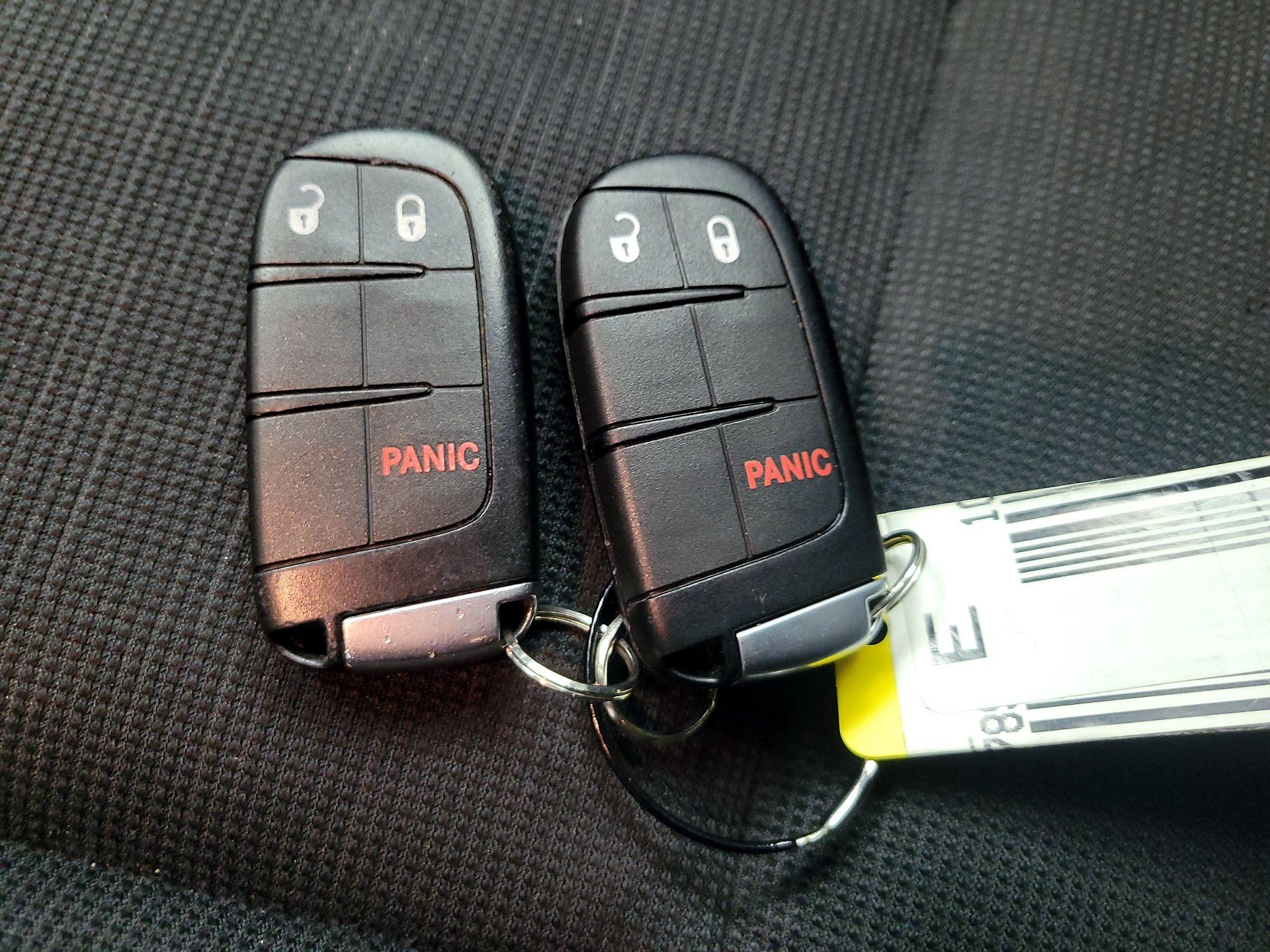 Thumbnail: 2017 Jeep Grand Cherokee - 18