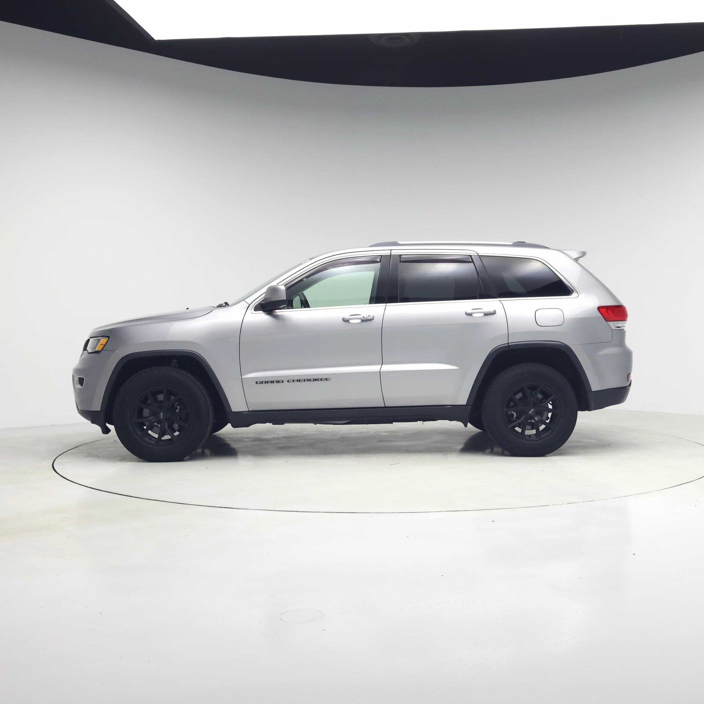 Thumbnail: 2017 Jeep Grand Cherokee - 3
