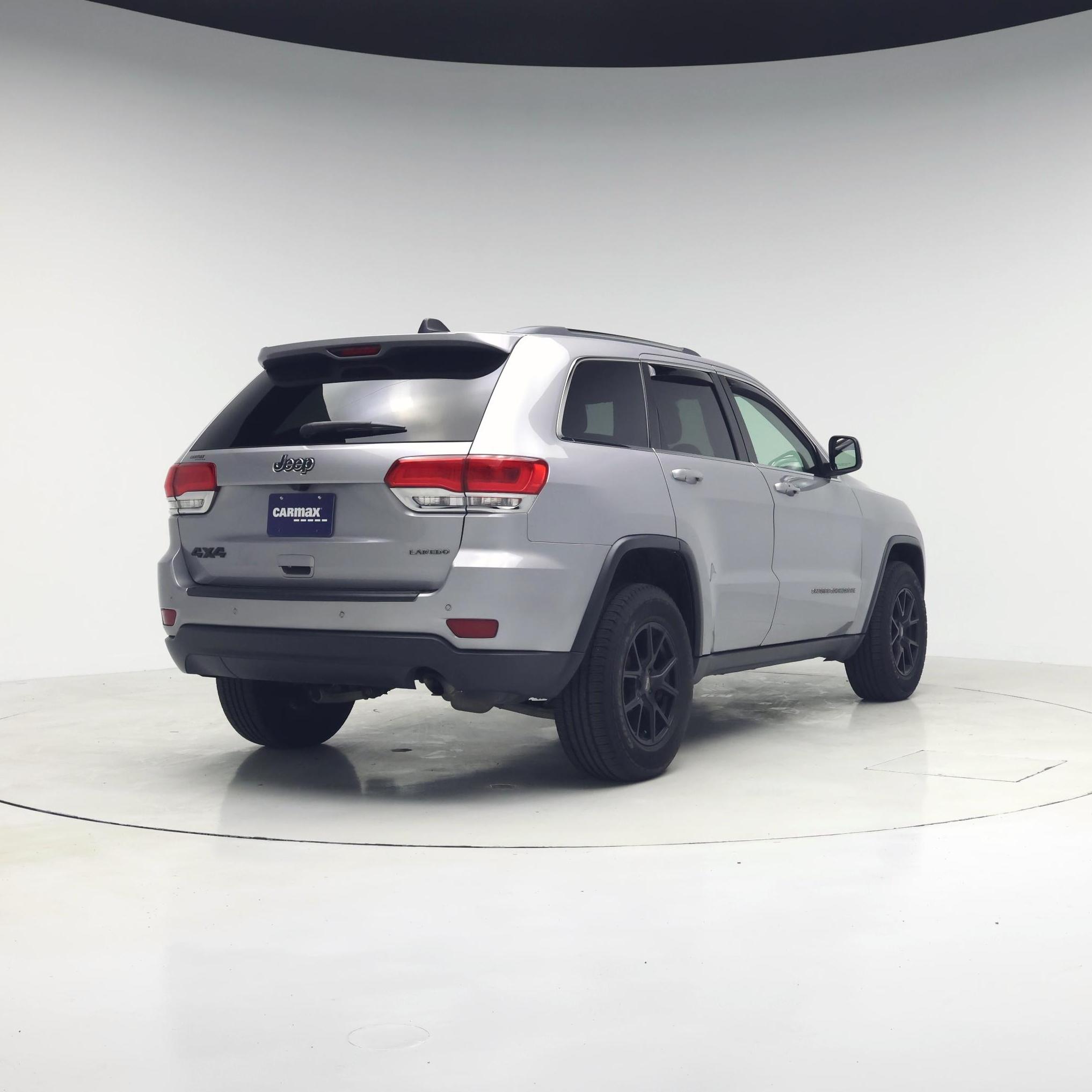 Thumbnail: 2017 Jeep Grand Cherokee - 8