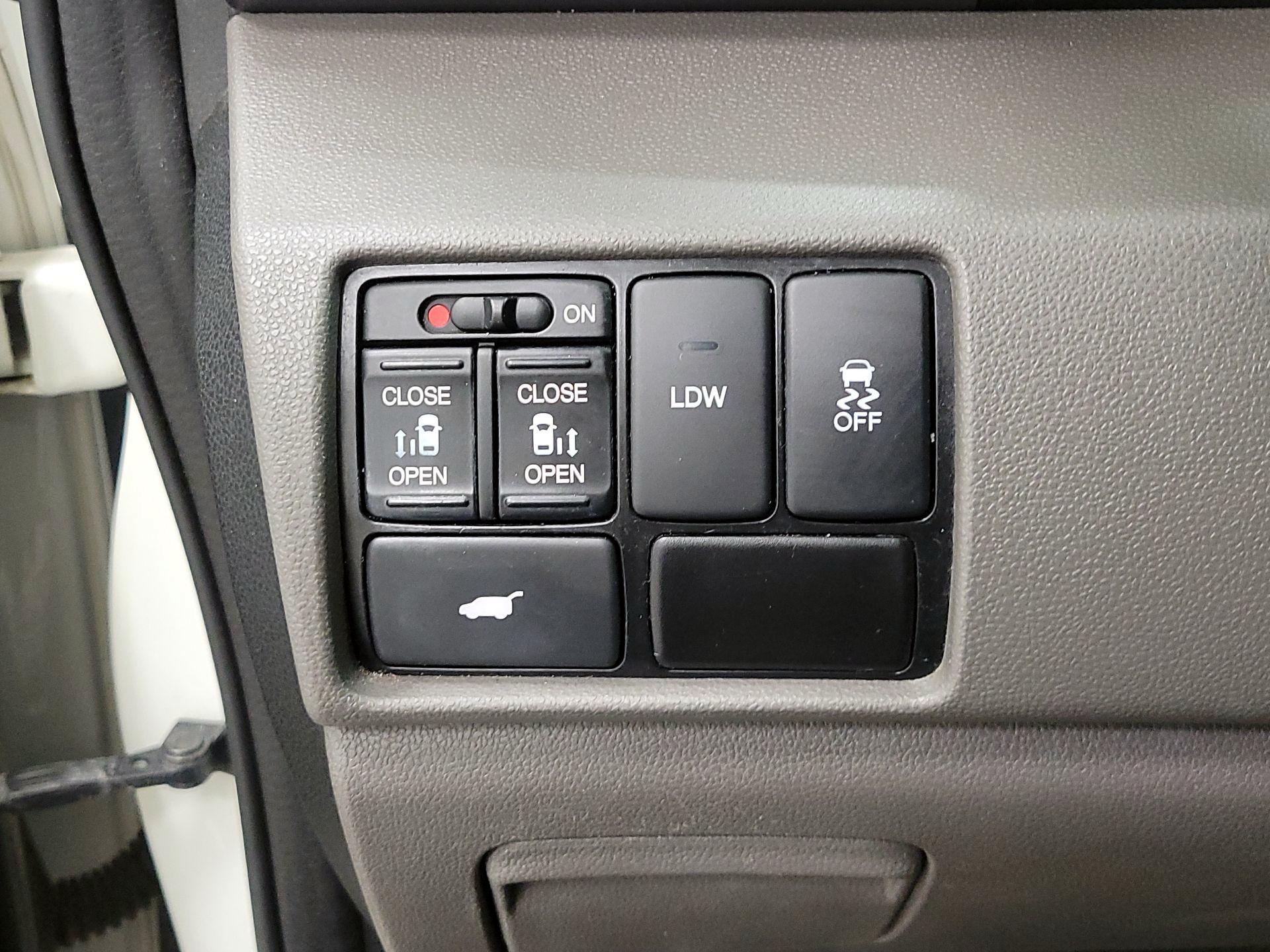 Thumbnail: 2016 Honda Odyssey - 13