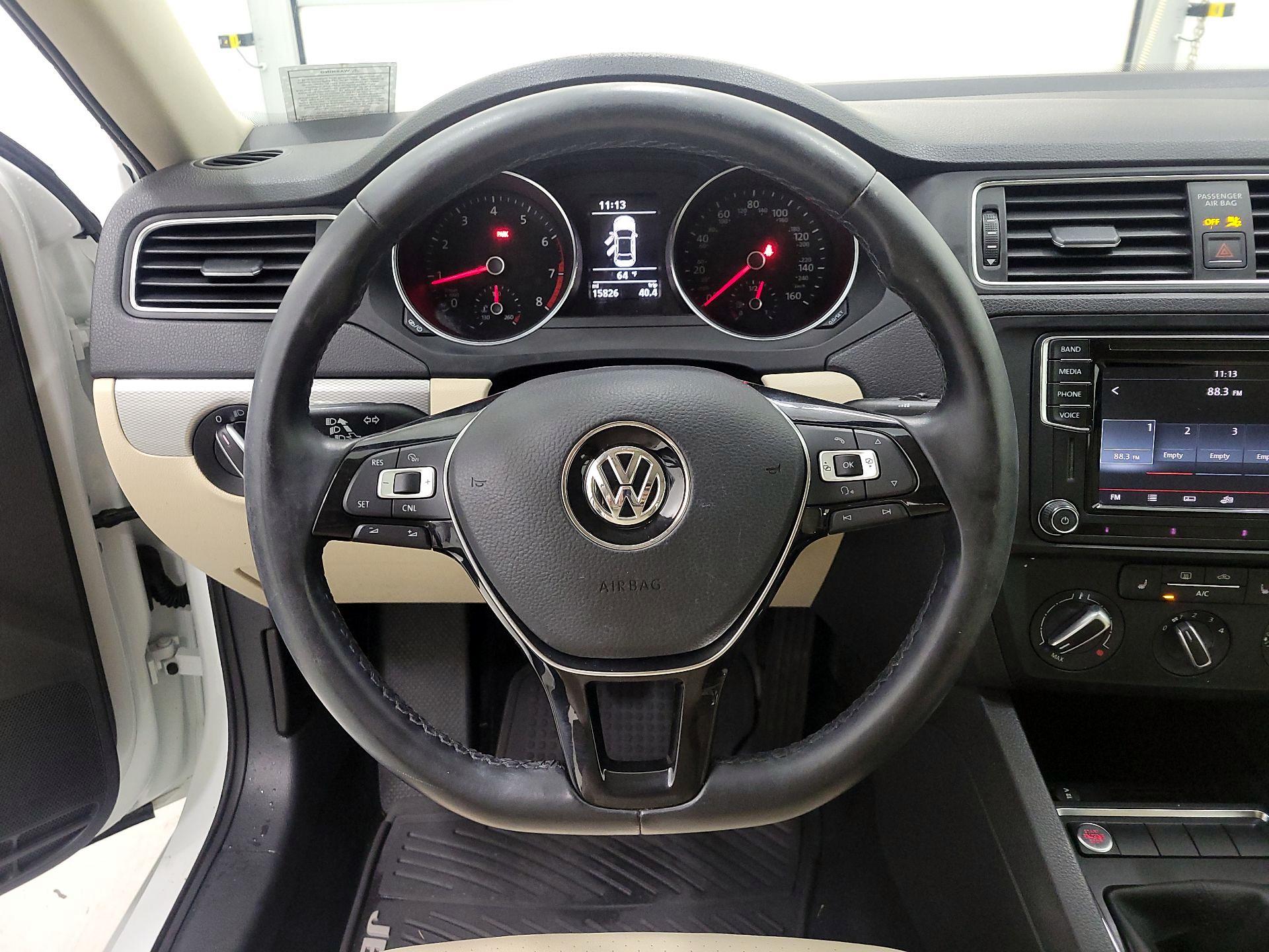Thumbnail: 2017 Volkswagen Jetta - 10