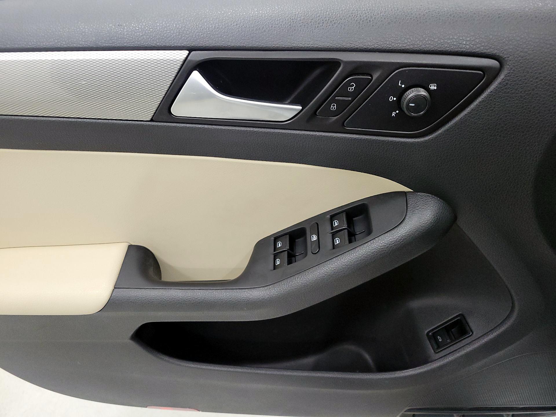 Thumbnail: 2017 Volkswagen Jetta - 12