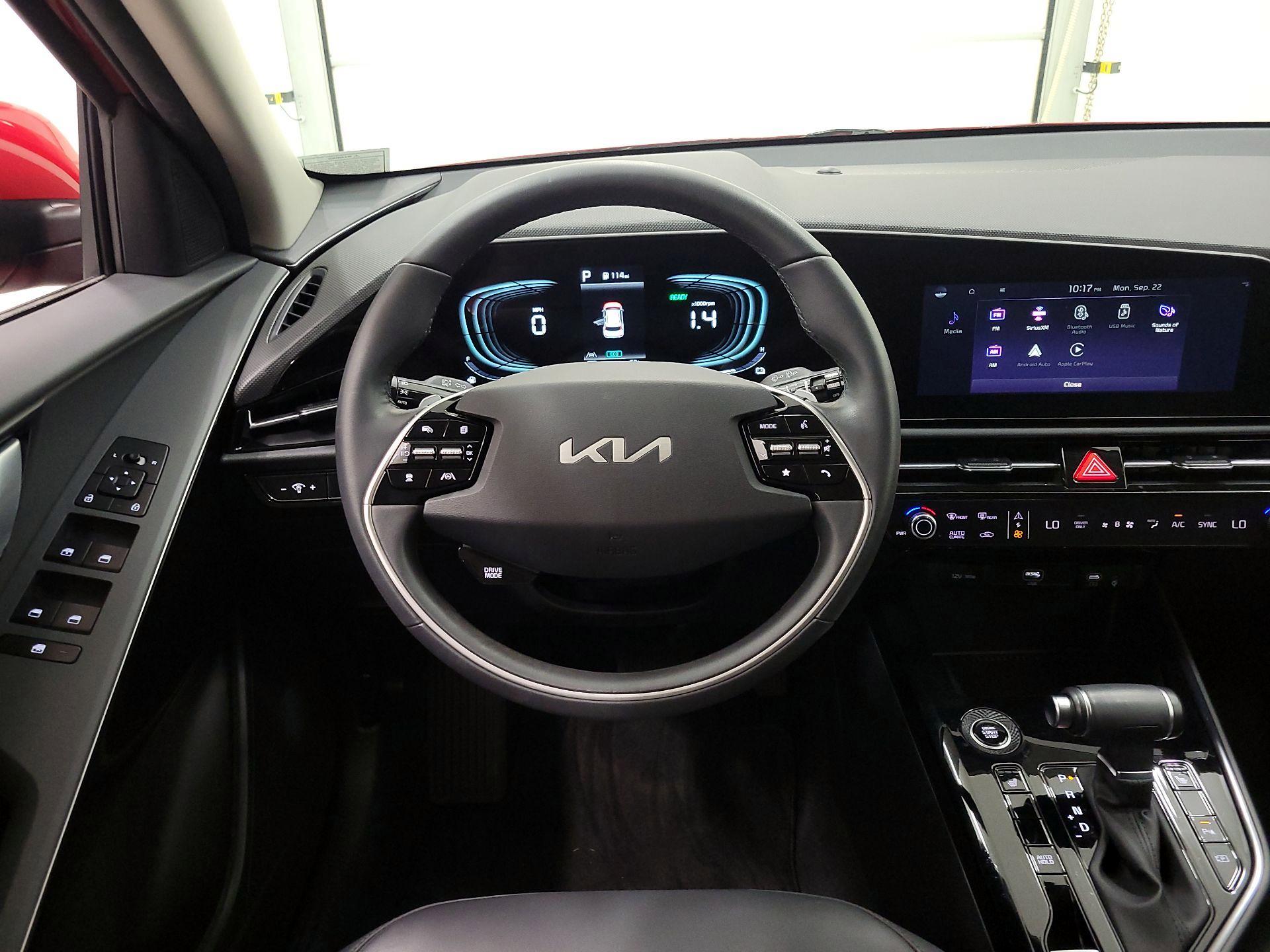 Thumbnail: 2023 Kia Niro - 10