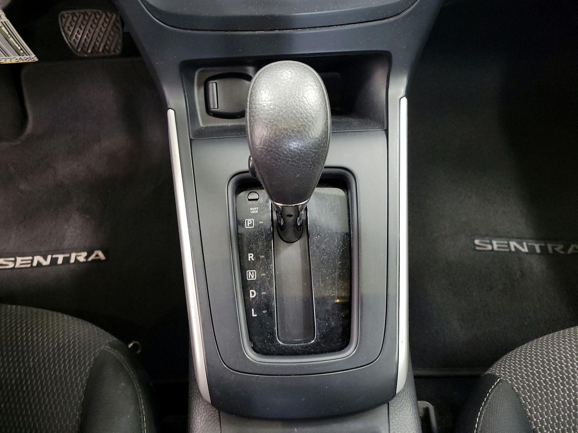 Thumbnail: 2019 Nissan Sentra - 16