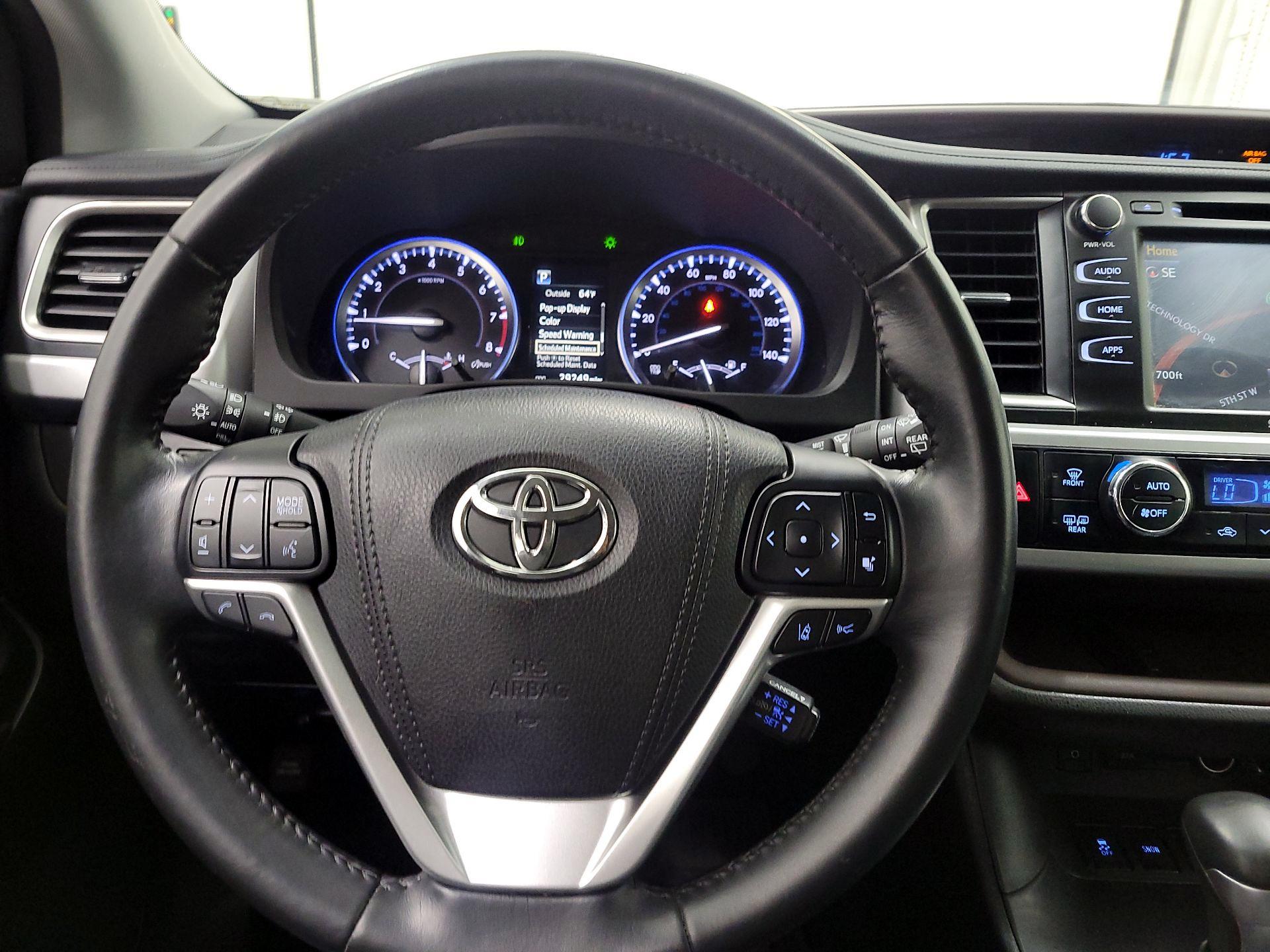Thumbnail: 2017 Toyota Highlander - 10